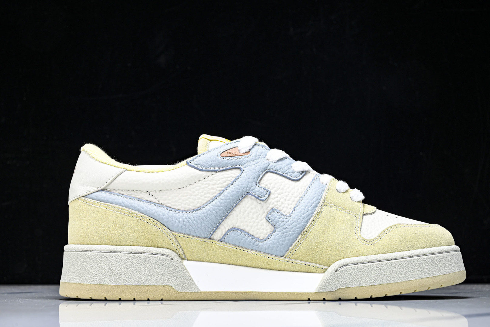 芬迪 EUR:36-46 偏大一码P:500纯原-FENDI 芬迪男女鞋 Flair 图案穿孔经典系带运