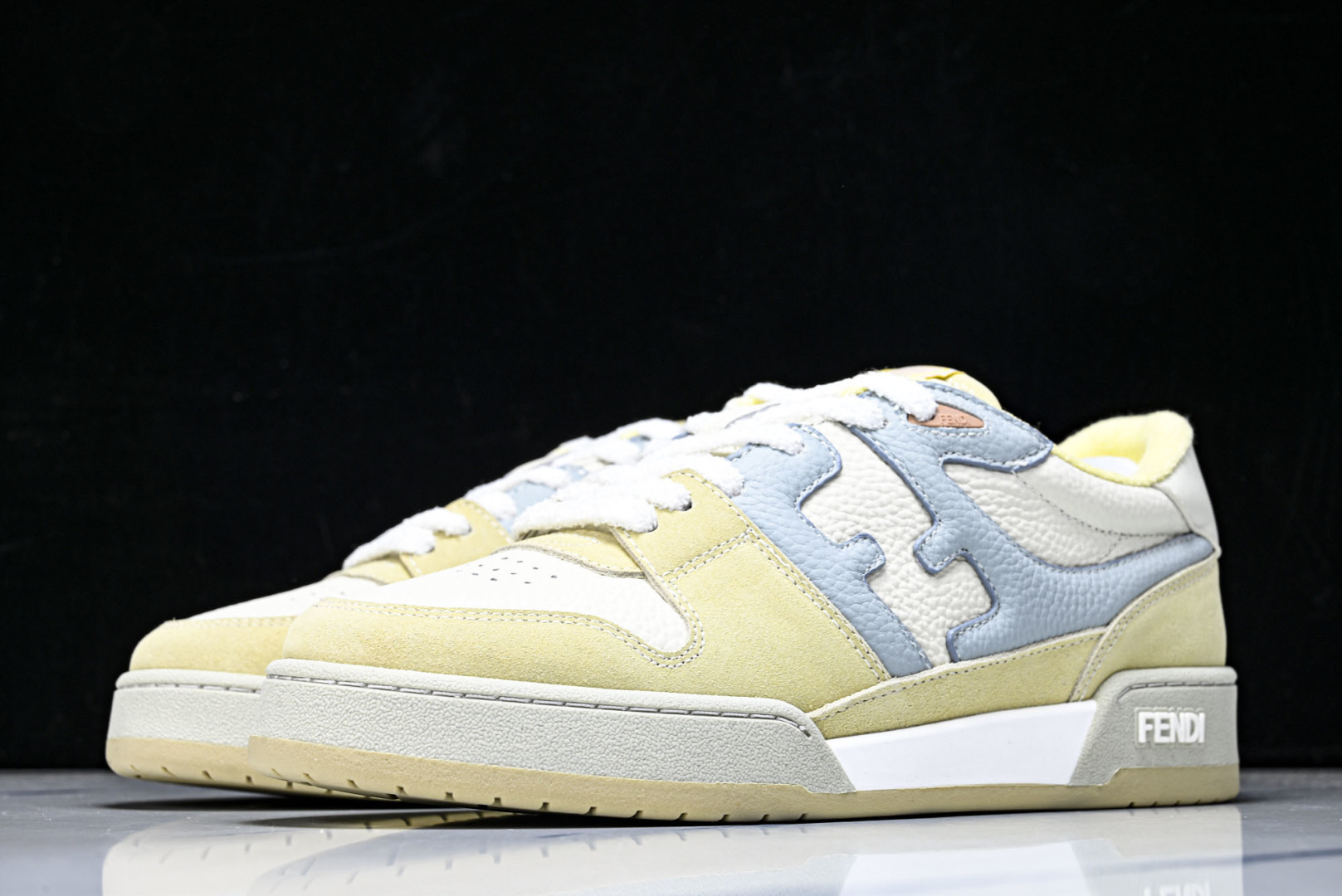 芬迪 EUR:36-46 偏大一码P:500纯原-FENDI 芬迪男女鞋 Flair 图案穿孔经典系带运