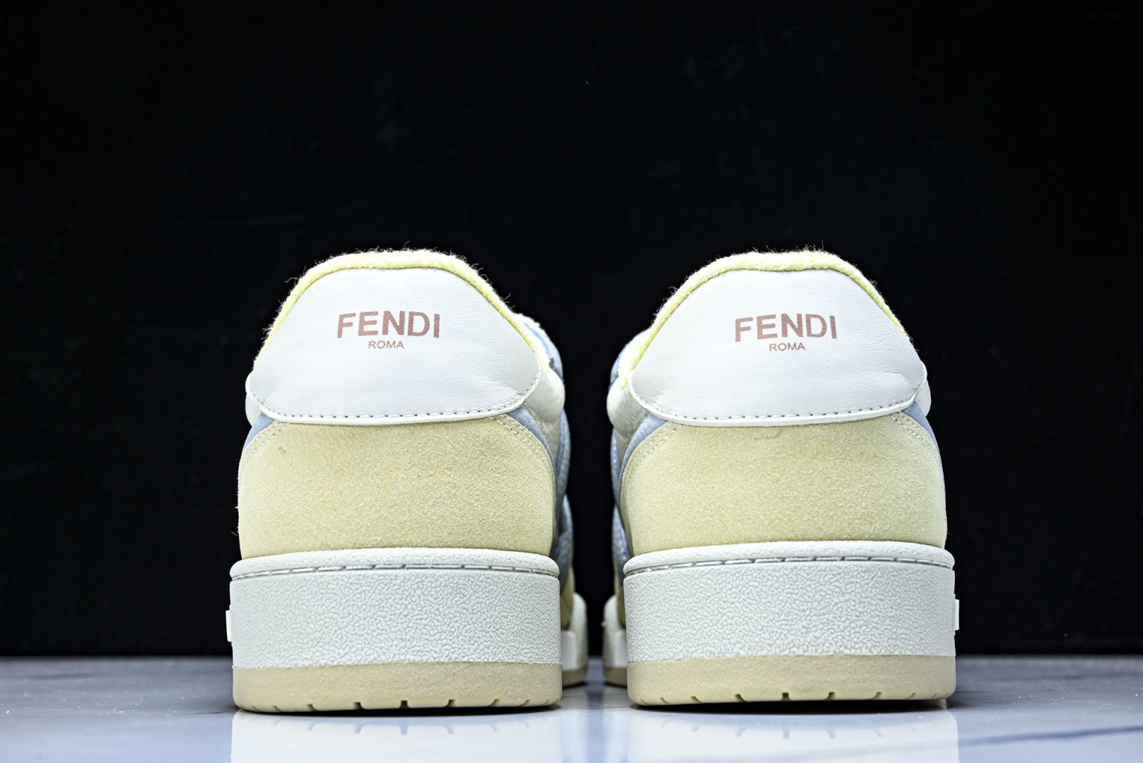 芬迪 EUR:36-46 偏大一码P:500纯原-FENDI 芬迪男女鞋 Flair 图案穿孔经典系带运