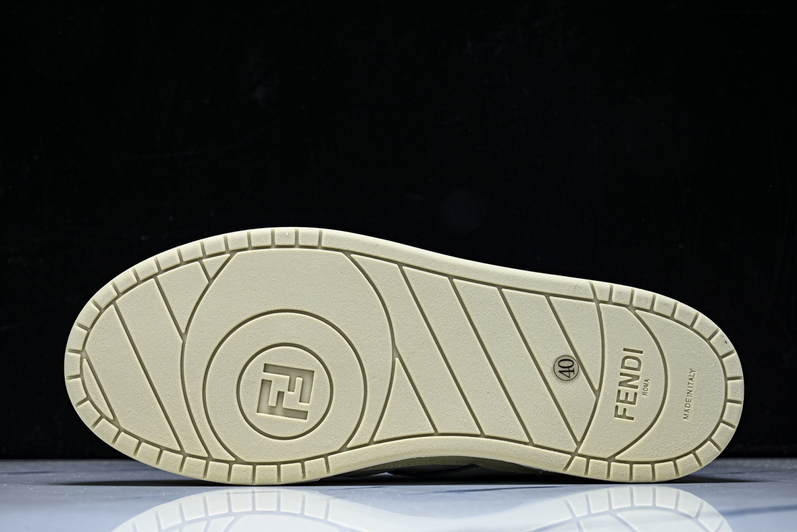 芬迪 EUR:36-46 偏大一码P:500纯原-FENDI 芬迪男女鞋 Flair 图案穿孔经典系带运