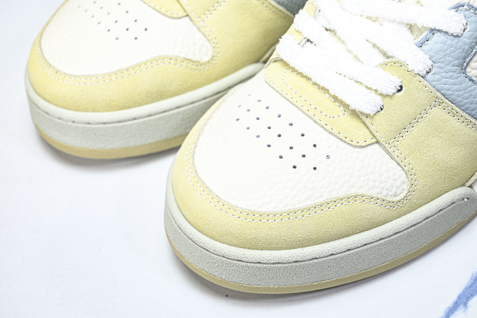 芬迪 EUR:36-46 偏大一码P:500纯原-FENDI 芬迪男女鞋 Flair 图案穿孔经典系带运