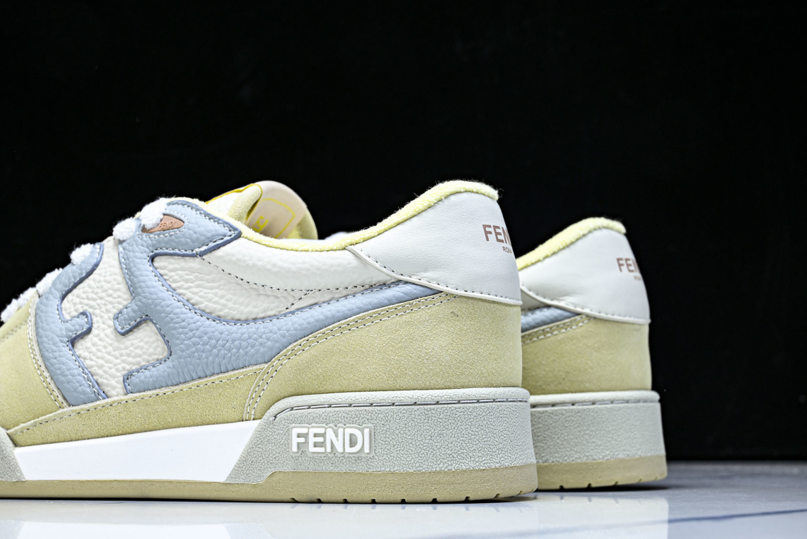 芬迪 EUR:36-46 偏大一码P:500纯原-FENDI 芬迪男女鞋 Flair 图案穿孔经典系带运