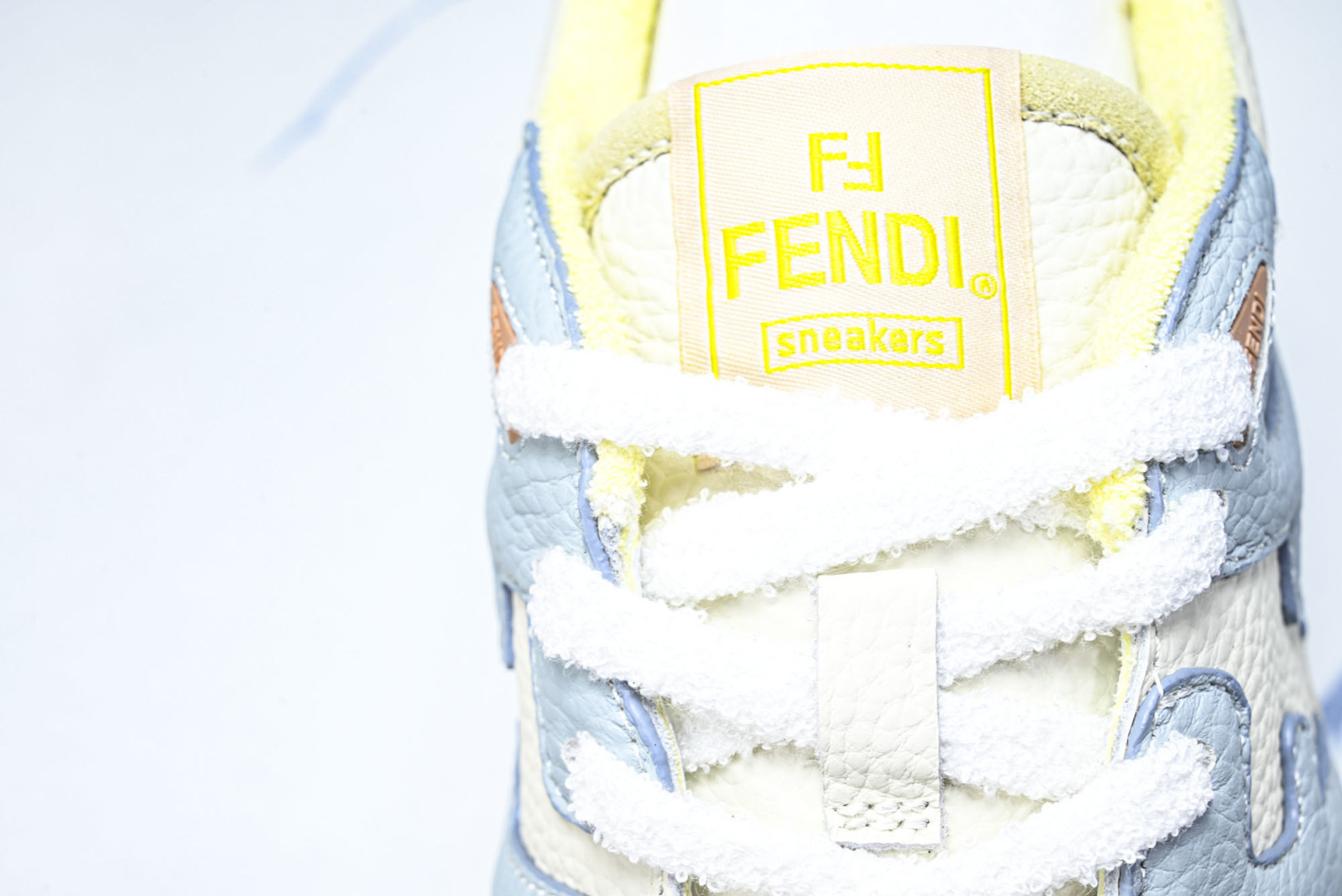 芬迪 EUR:36-46 偏大一码P:500纯原-FENDI 芬迪男女鞋 Flair 图案穿孔经典系带运