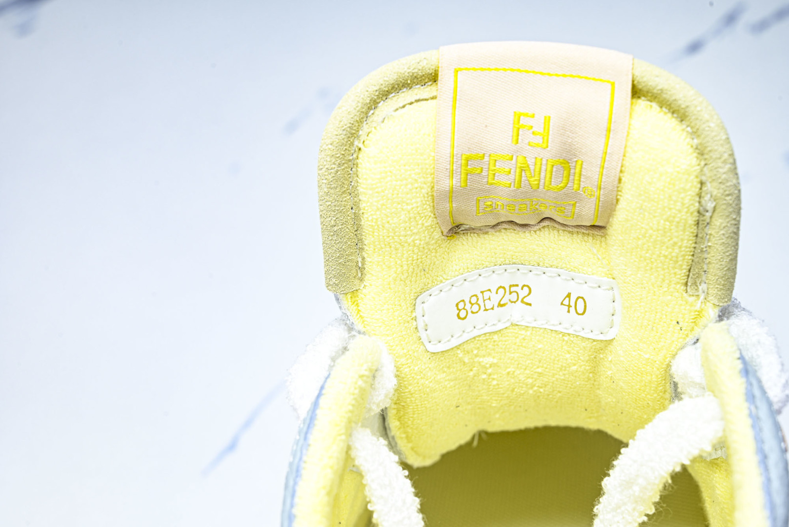 芬迪 EUR:36-46 偏大一码P:500纯原-FENDI 芬迪男女鞋 Flair 图案穿孔经典系带运