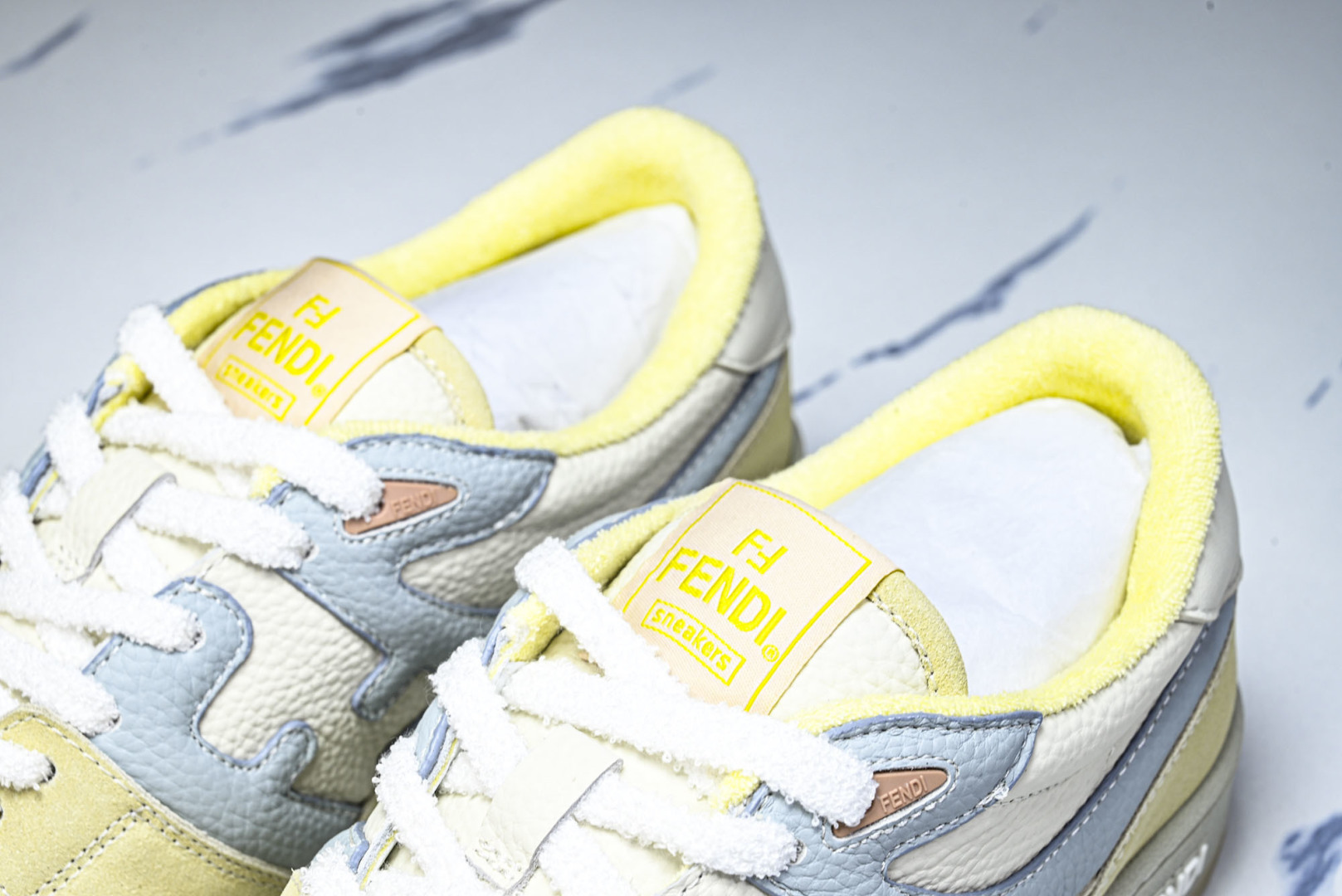 芬迪 EUR:36-46 偏大一码P:500纯原-FENDI 芬迪男女鞋 Flair 图案穿孔经典系带运