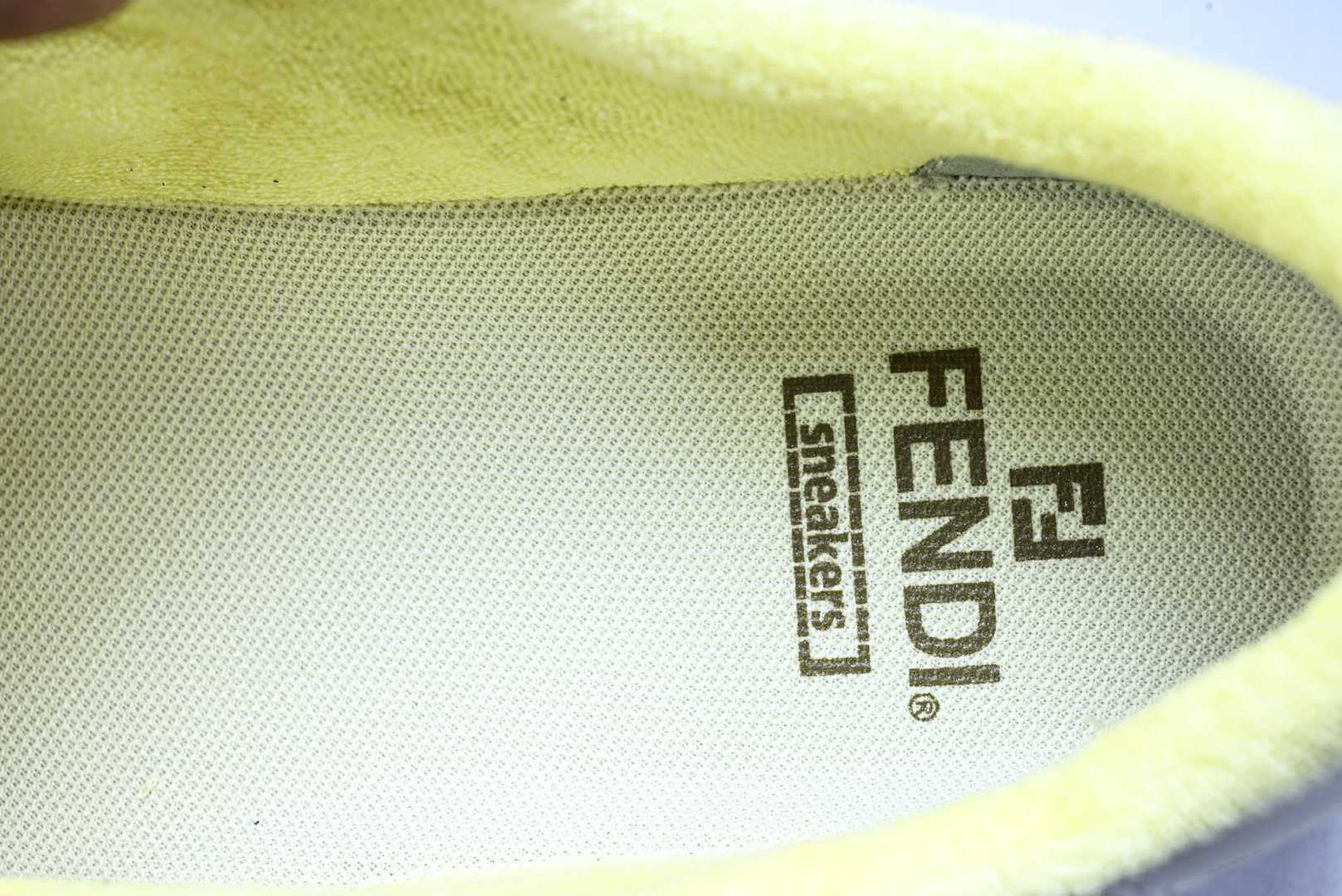 芬迪 EUR:36-46 偏大一码P:500纯原-FENDI 芬迪男女鞋 Flair 图案穿孔经典系带运