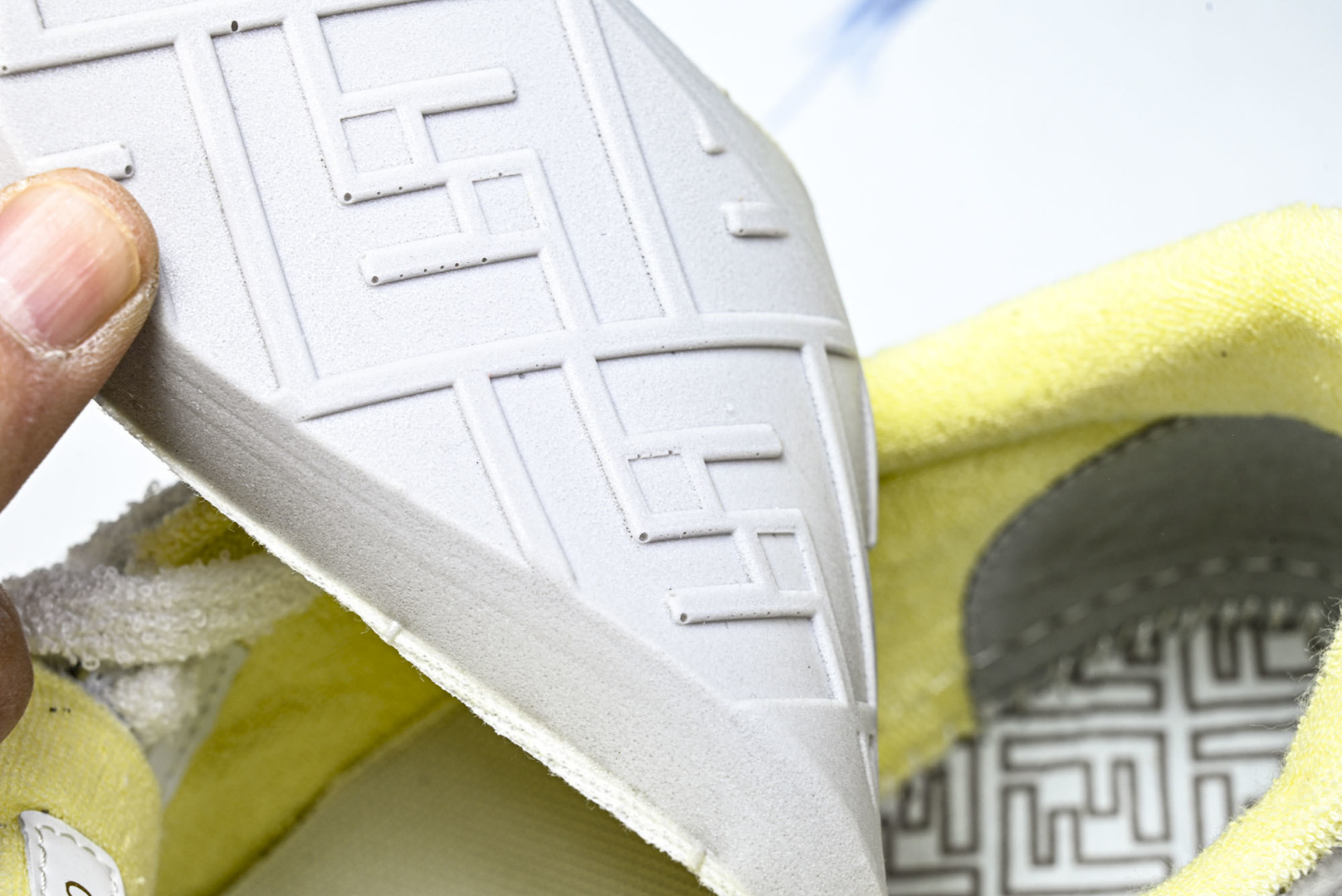 芬迪 EUR:36-46 偏大一码P:500纯原-FENDI 芬迪男女鞋 Flair 图案穿孔经典系带运