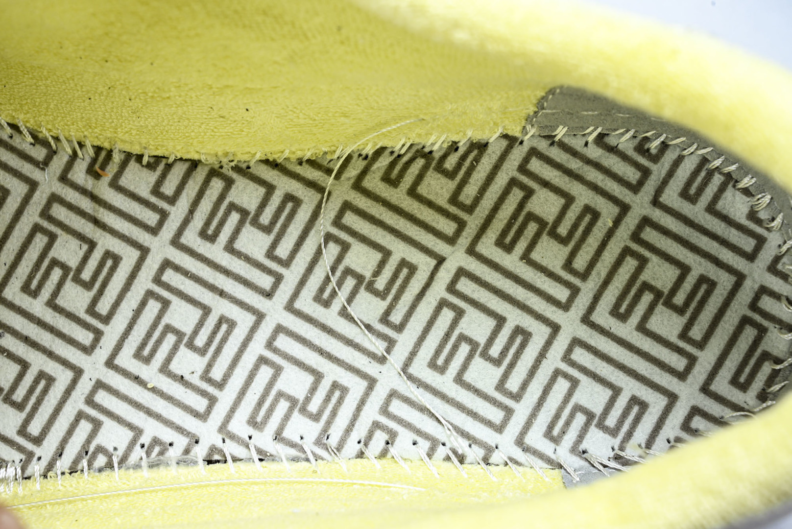 芬迪 EUR:36-46 偏大一码P:500纯原-FENDI 芬迪男女鞋 Flair 图案穿孔经典系带运