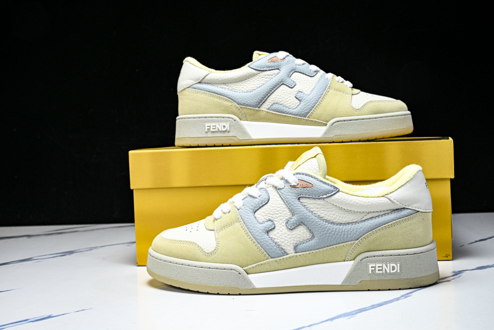 芬迪 EUR:36-46 偏大一码P:500纯原-FENDI 芬迪男女鞋 Flair 图案穿孔经典系带运