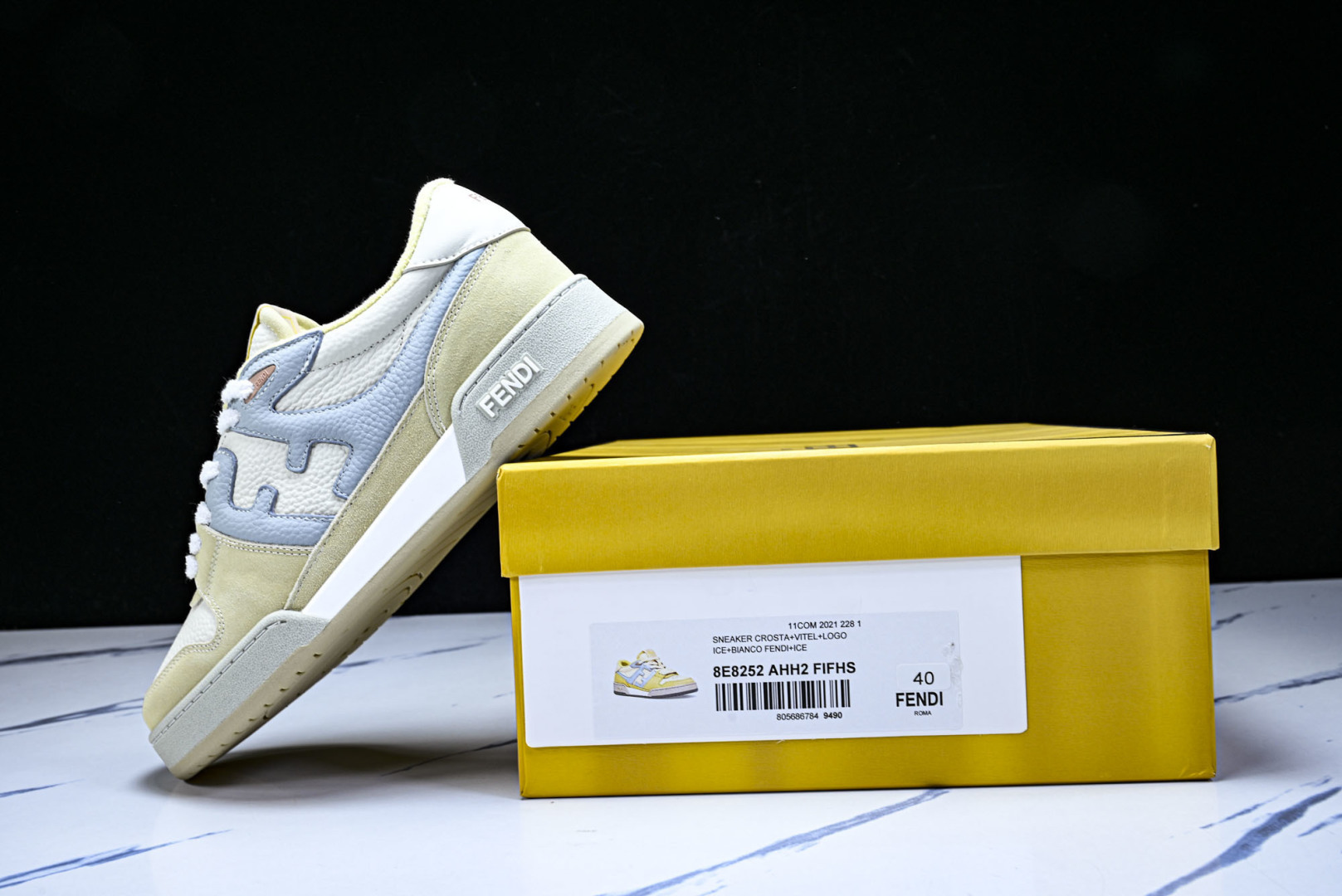 芬迪 EUR:36-46 偏大一码P:500纯原-FENDI 芬迪男女鞋 Flair 图案穿孔经典系带运