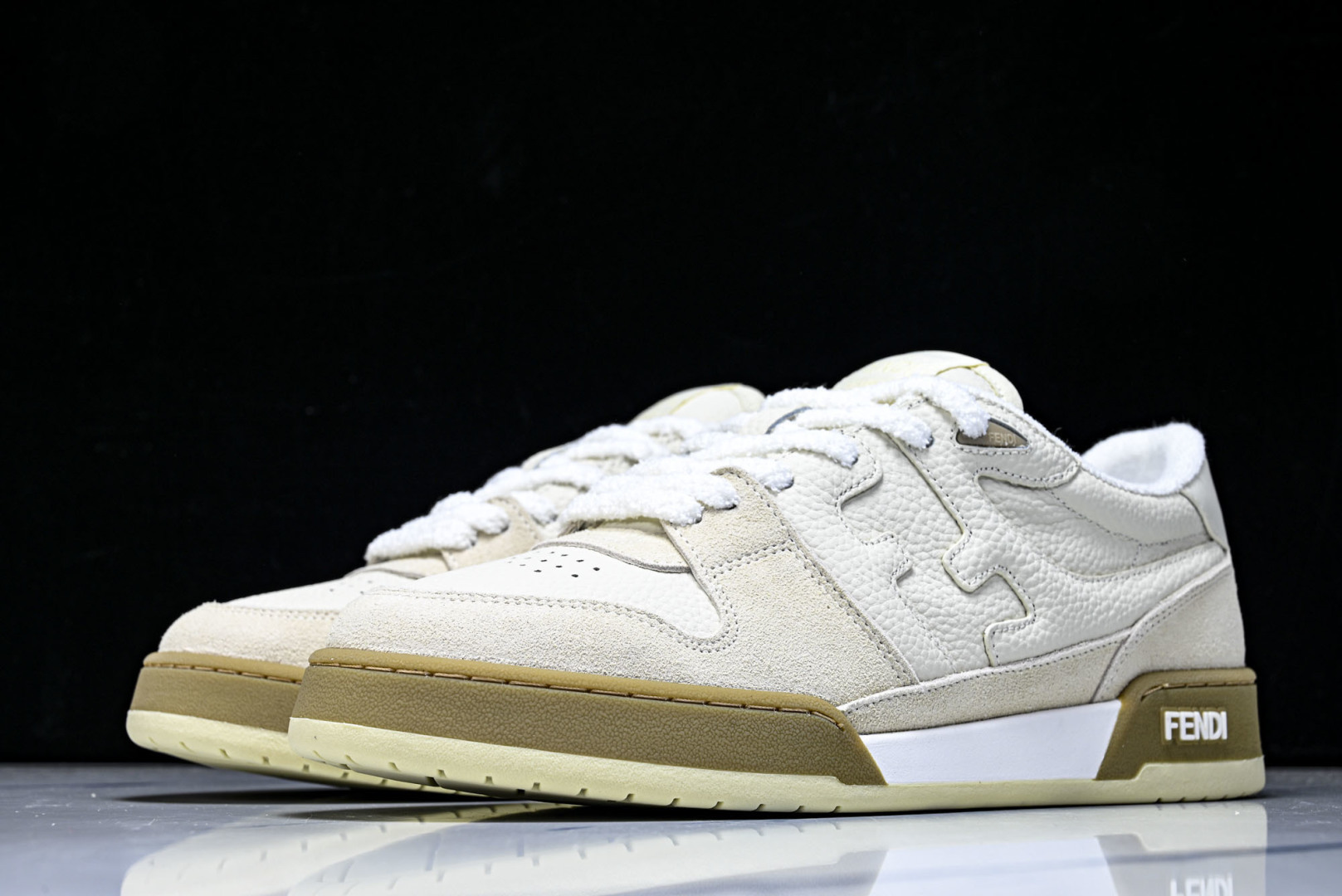 芬迪 EUR:36-46 偏大一码P:500纯原-FENDI 芬迪男女鞋 Flair 图案穿孔经典系带运