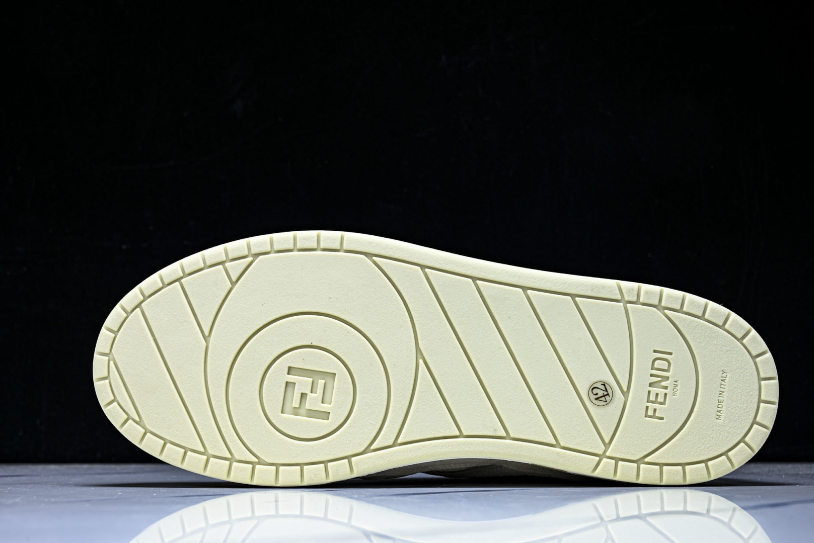 芬迪 EUR:36-46 偏大一码P:500纯原-FENDI 芬迪男女鞋 Flair 图案穿孔经典系带运