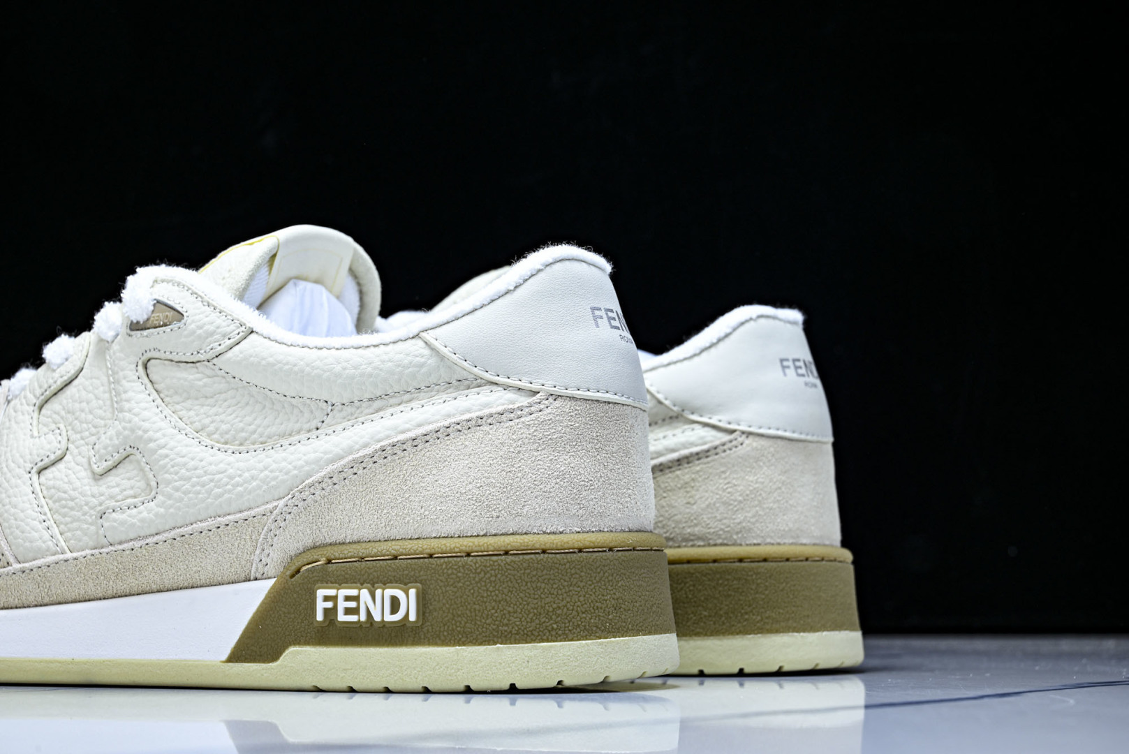 芬迪 EUR:36-46 偏大一码P:500纯原-FENDI 芬迪男女鞋 Flair 图案穿孔经典系带运