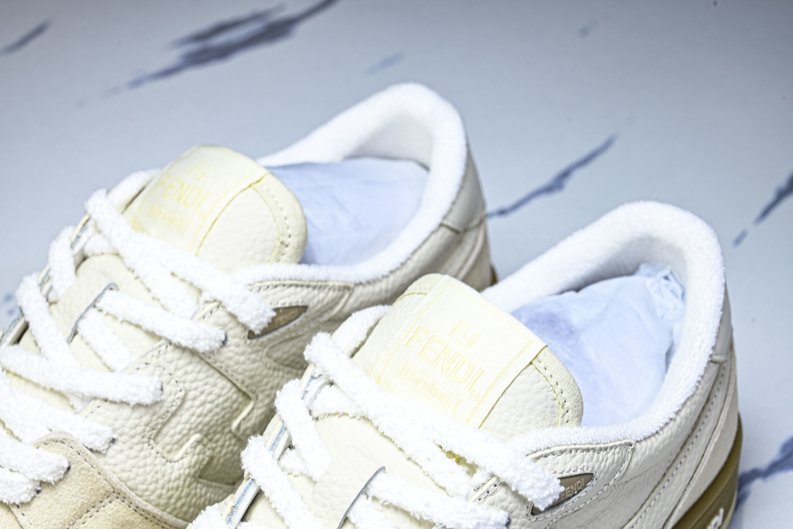 芬迪 EUR:36-46 偏大一码P:500纯原-FENDI 芬迪男女鞋 Flair 图案穿孔经典系带运