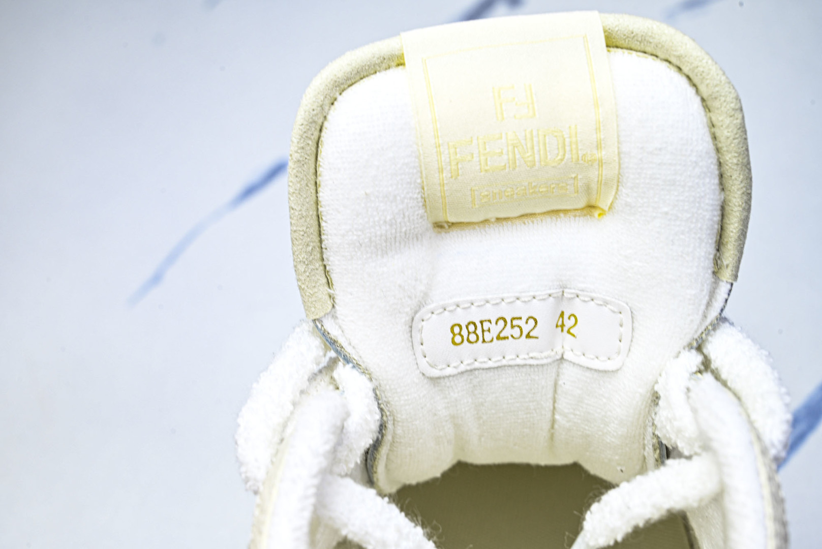 芬迪 EUR:36-46 偏大一码P:500纯原-FENDI 芬迪男女鞋 Flair 图案穿孔经典系带运