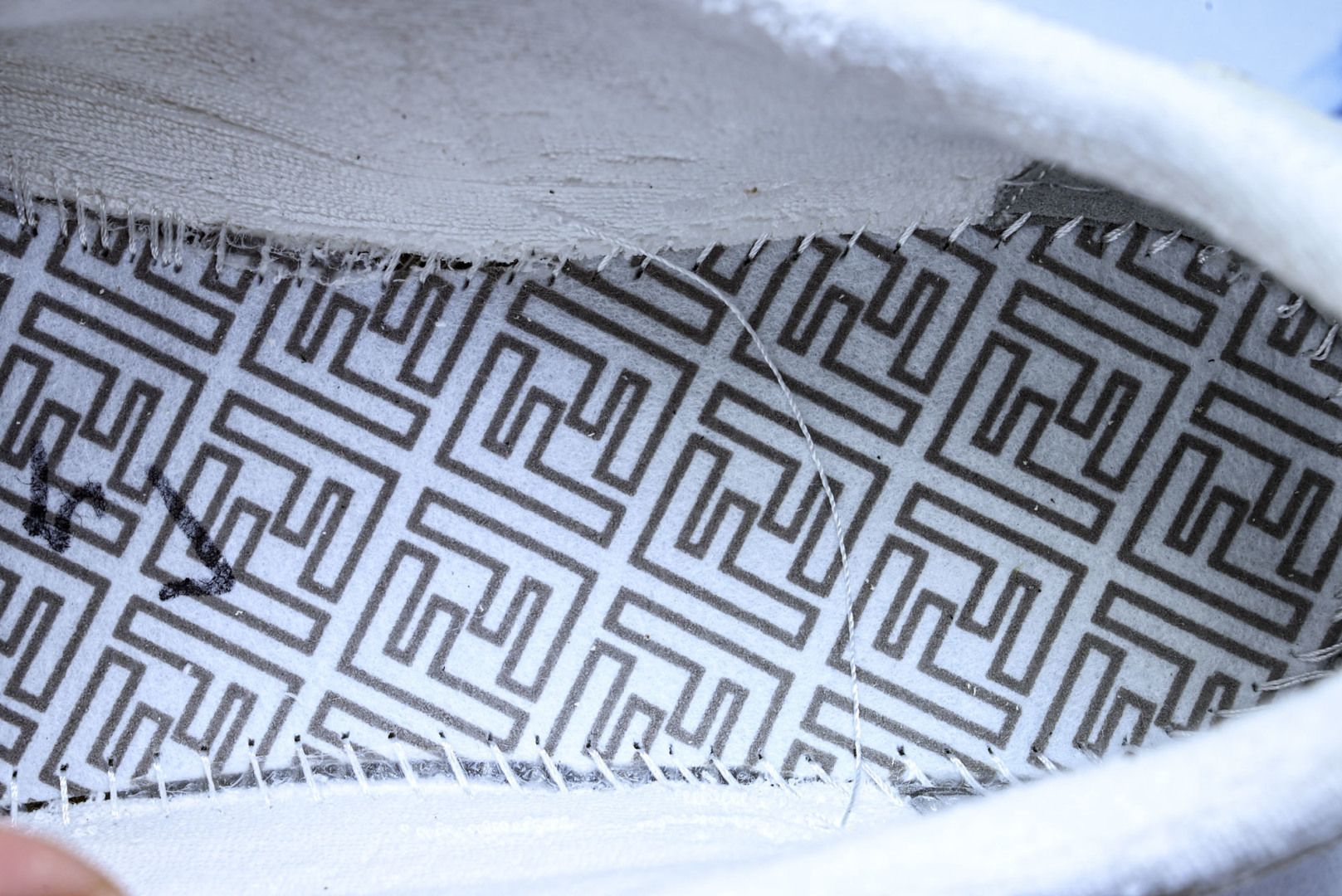 芬迪 EUR:36-46 偏大一码P:500纯原-FENDI 芬迪男女鞋 Flair 图案穿孔经典系带运