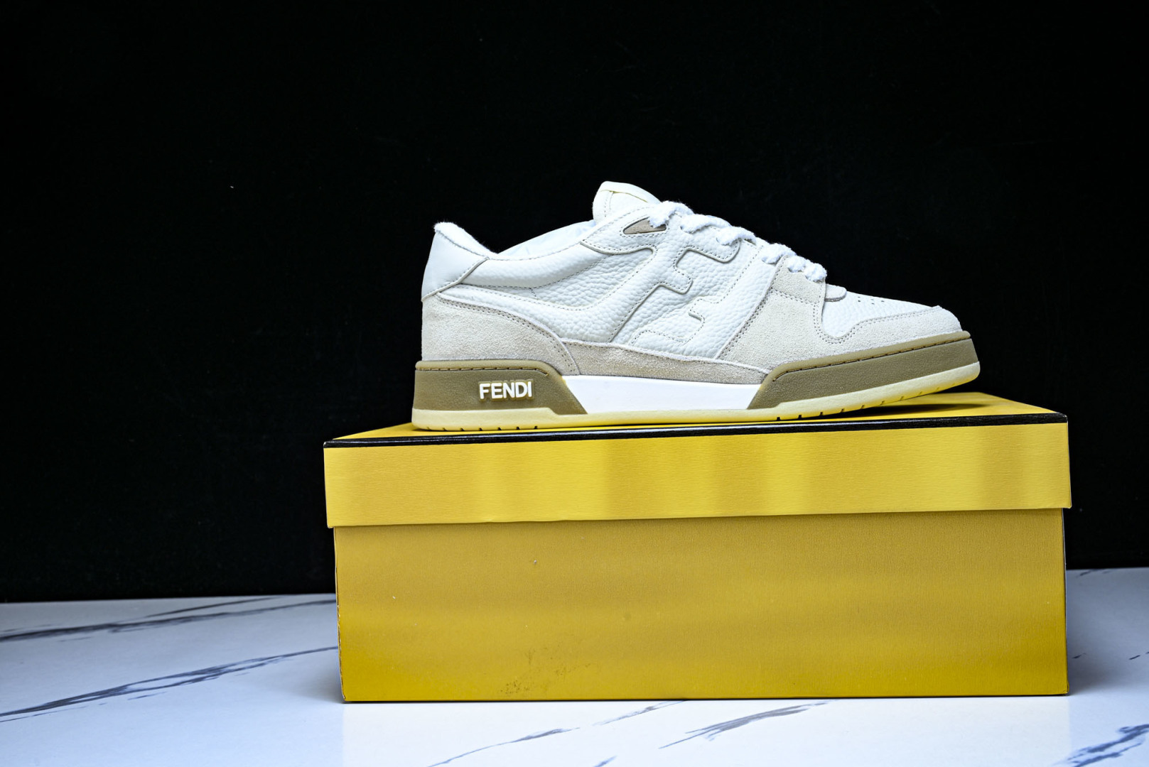 芬迪 EUR:36-46 偏大一码P:500纯原-FENDI 芬迪男女鞋 Flair 图案穿孔经典系带运