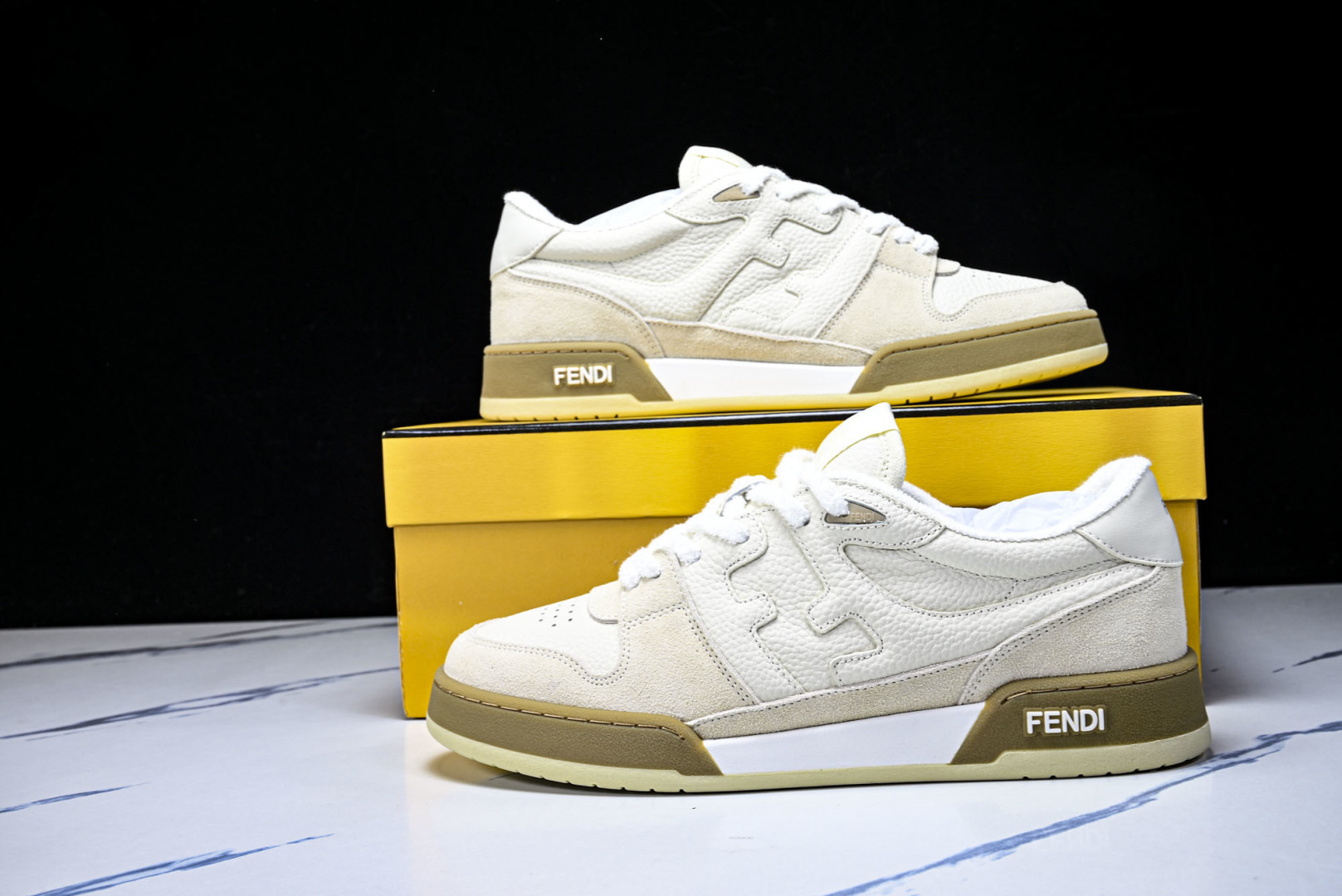 芬迪 EUR:36-46 偏大一码P:500纯原-FENDI 芬迪男女鞋 Flair 图案穿孔经典系带运