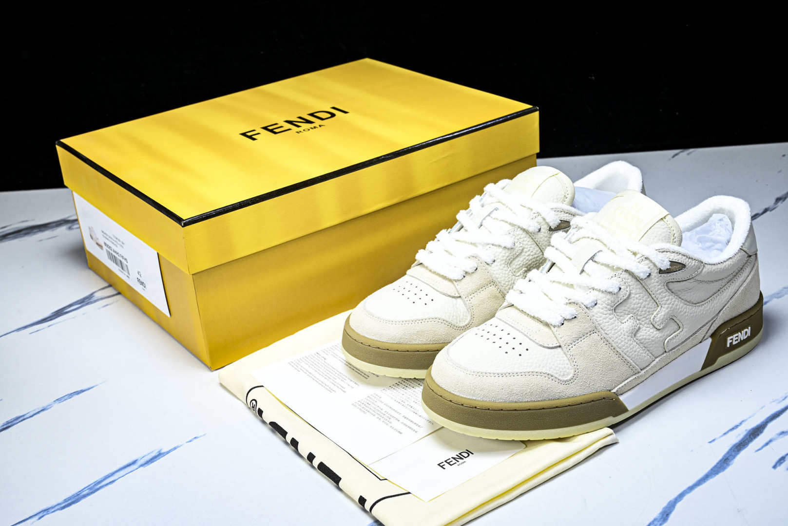 芬迪 EUR:36-46 偏大一码P:500纯原-FENDI 芬迪男女鞋 Flair 图案穿孔经典系带运