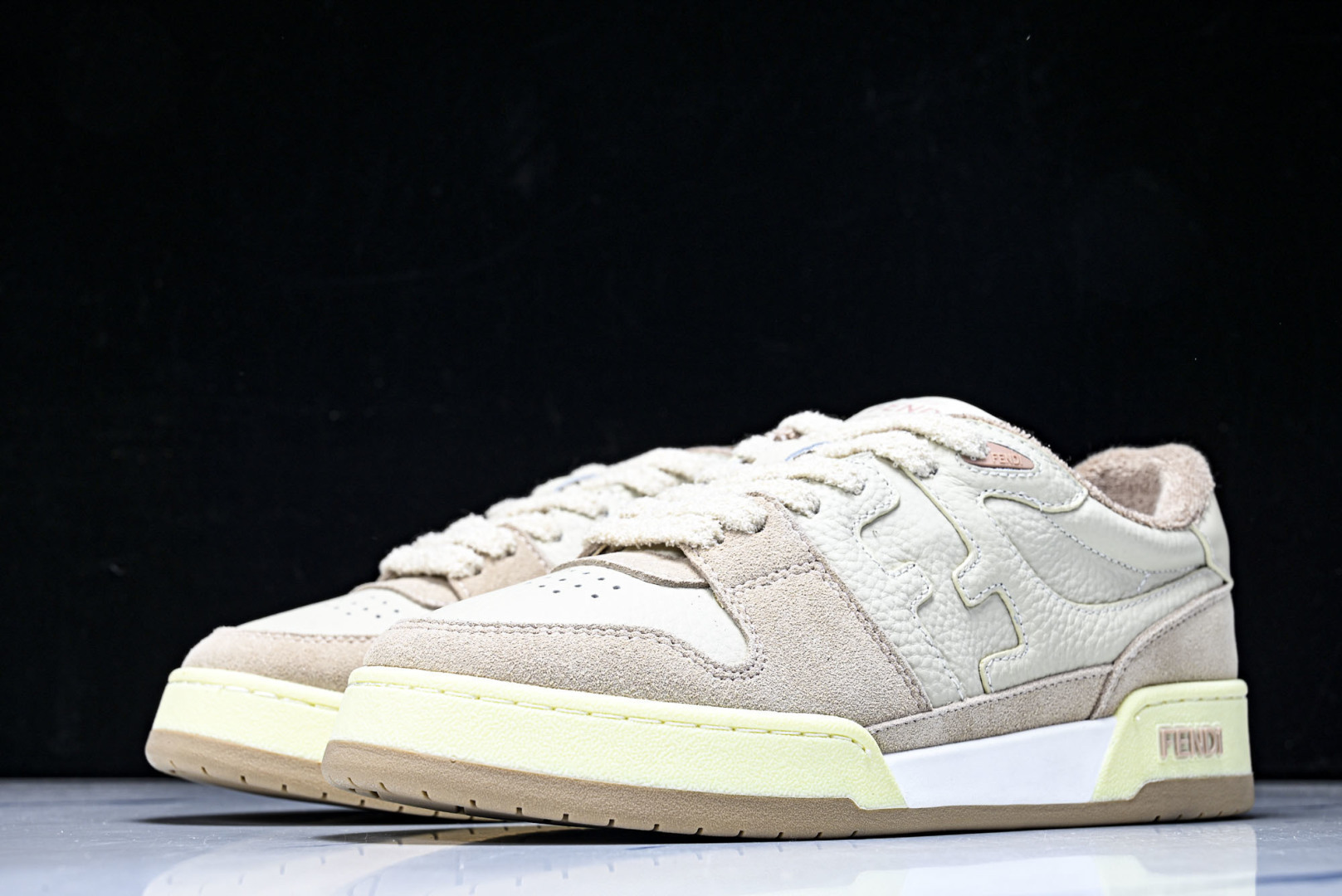 芬迪 EUR:36-46 偏大一码P:500纯原-FENDI 芬迪男女鞋 Flair 图案穿孔经典系带运