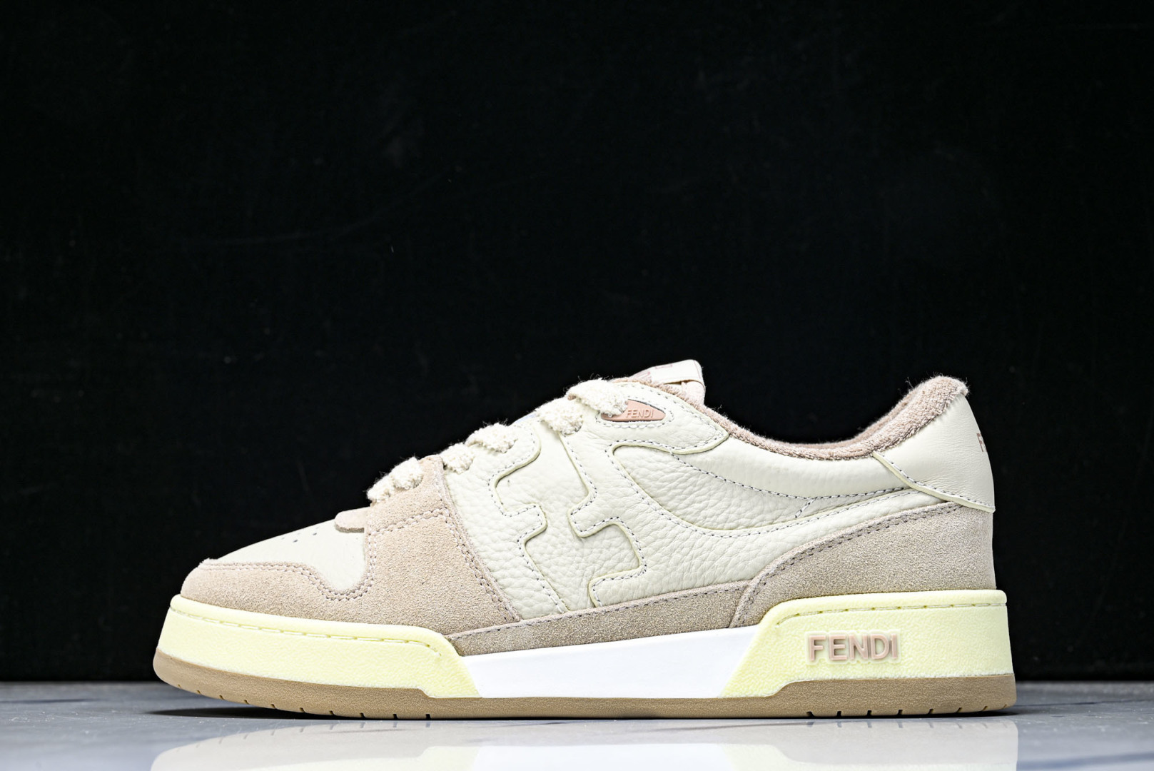 芬迪 EUR:36-46 偏大一码P:500纯原-FENDI 芬迪男女鞋 Flair 图案穿孔经典系带运