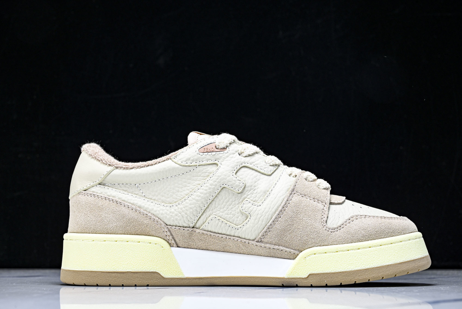 芬迪 EUR:36-46 偏大一码P:500纯原-FENDI 芬迪男女鞋 Flair 图案穿孔经典系带运