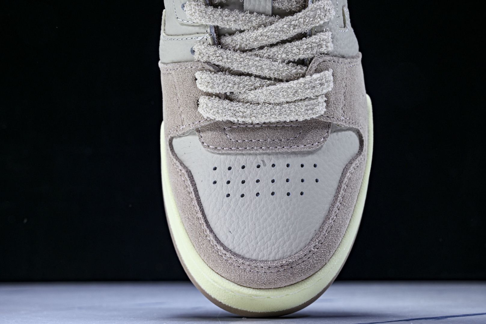 芬迪 EUR:36-46 偏大一码P:500纯原-FENDI 芬迪男女鞋 Flair 图案穿孔经典系带运