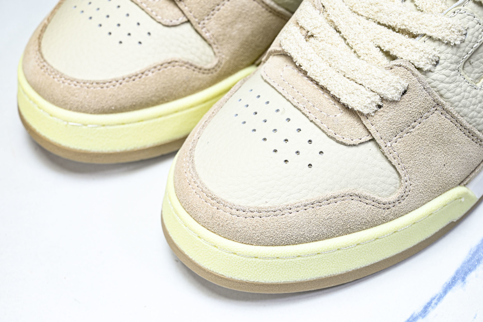 芬迪 EUR:36-46 偏大一码P:500纯原-FENDI 芬迪男女鞋 Flair 图案穿孔经典系带运