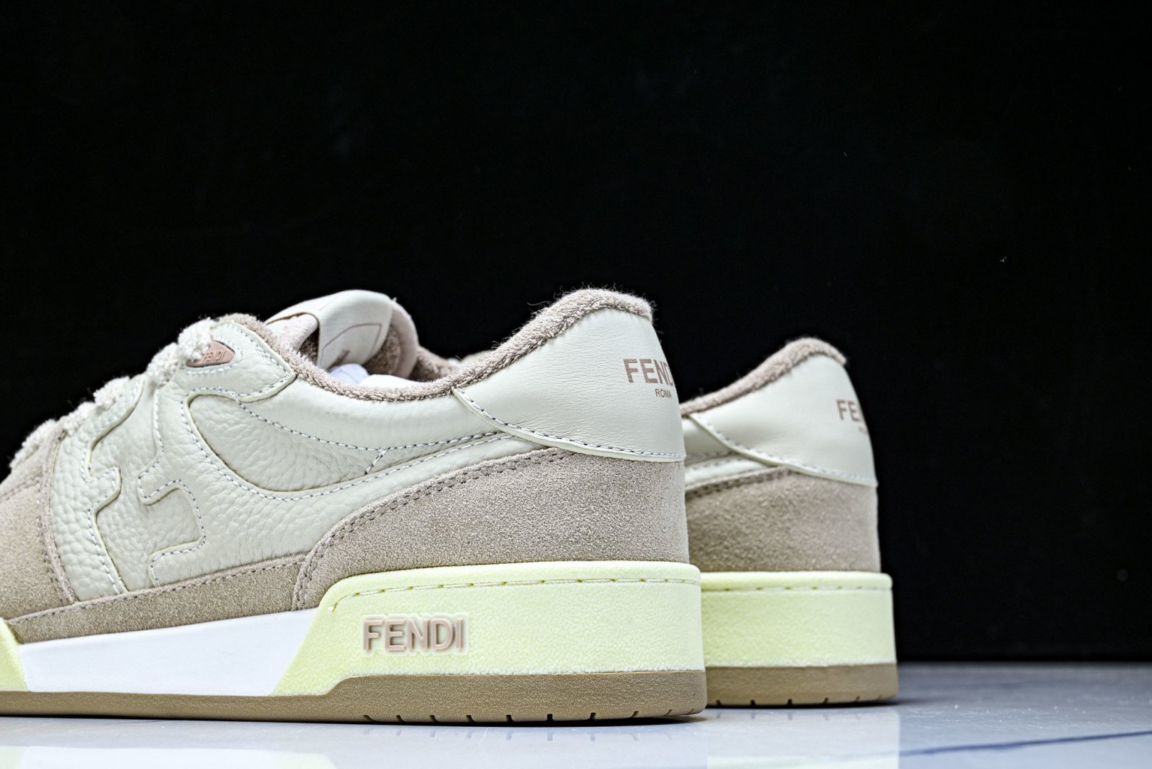 芬迪 EUR:36-46 偏大一码P:500纯原-FENDI 芬迪男女鞋 Flair 图案穿孔经典系带运