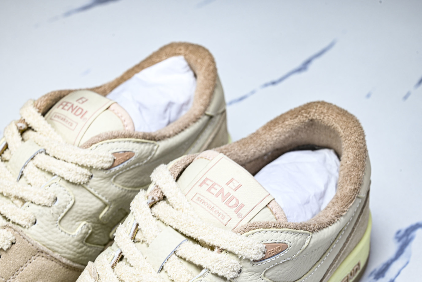 芬迪 EUR:36-46 偏大一码P:500纯原-FENDI 芬迪男女鞋 Flair 图案穿孔经典系带运