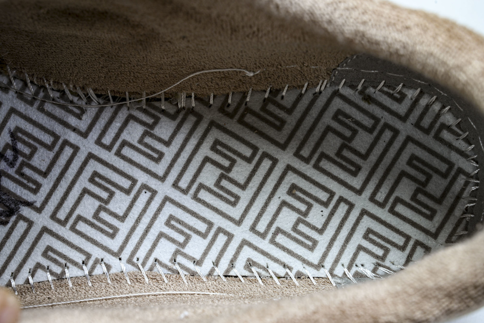 芬迪 EUR:36-46 偏大一码P:500纯原-FENDI 芬迪男女鞋 Flair 图案穿孔经典系带运