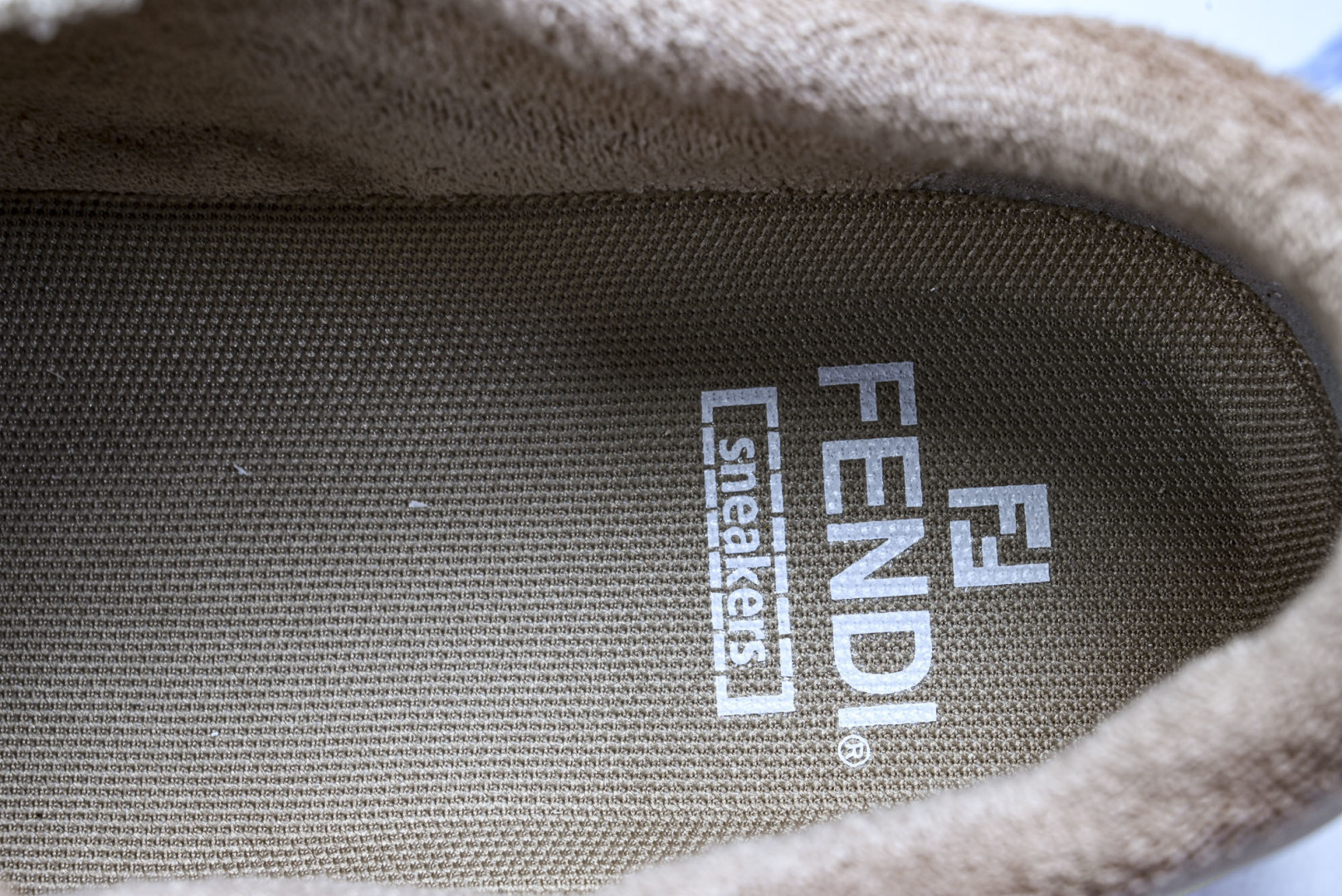 芬迪 EUR:36-46 偏大一码P:500纯原-FENDI 芬迪男女鞋 Flair 图案穿孔经典系带运