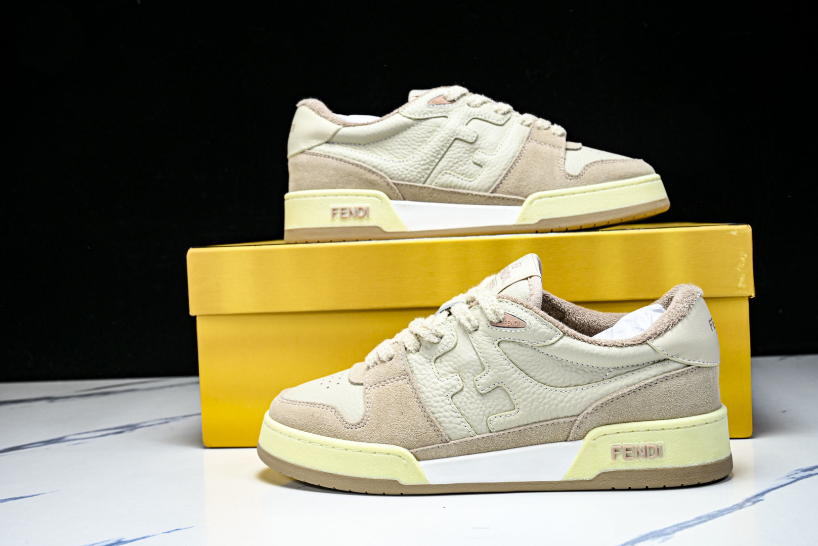 芬迪 EUR:36-46 偏大一码P:500纯原-FENDI 芬迪男女鞋 Flair 图案穿孔经典系带运