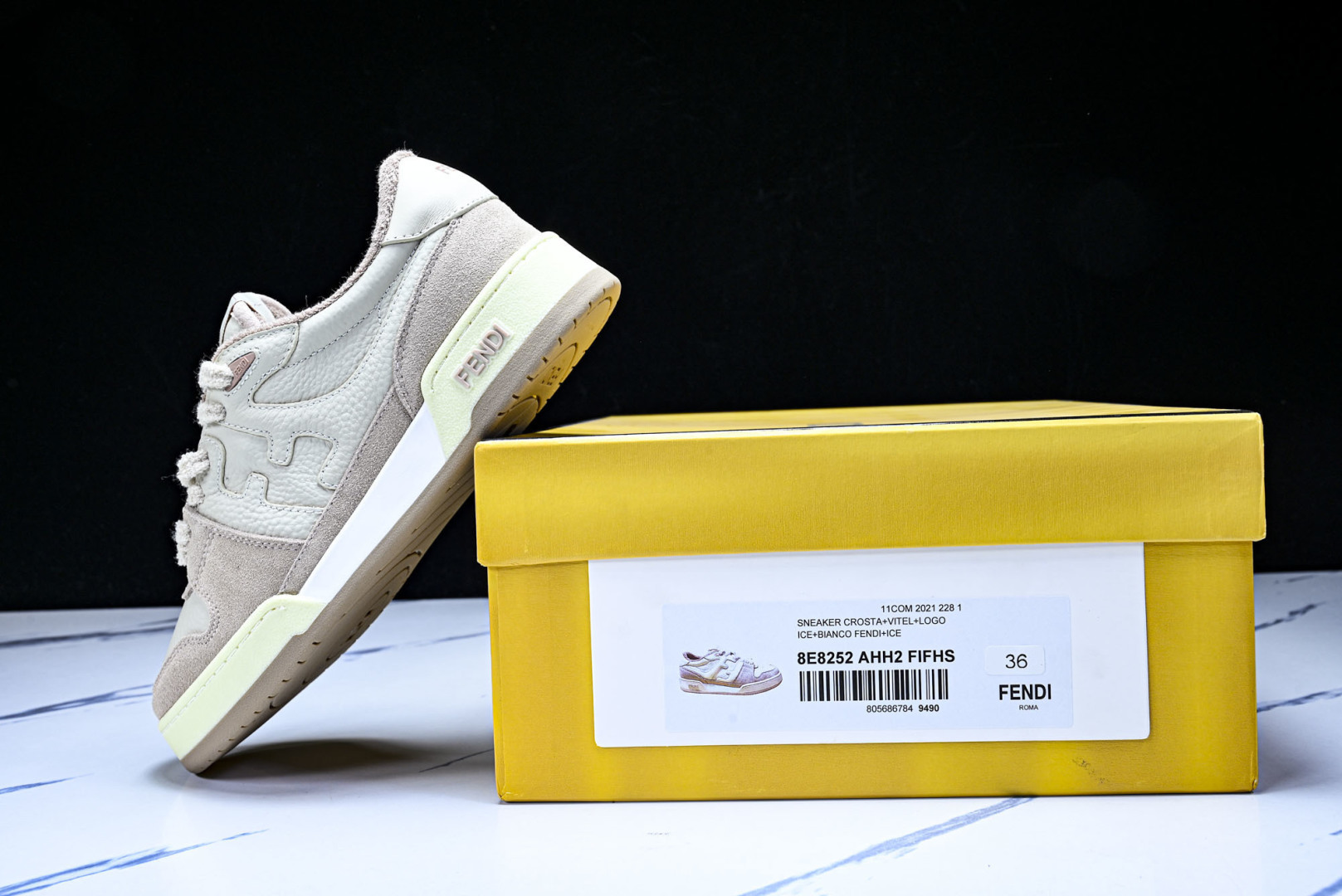 芬迪 EUR:36-46 偏大一码P:500纯原-FENDI 芬迪男女鞋 Flair 图案穿孔经典系带运