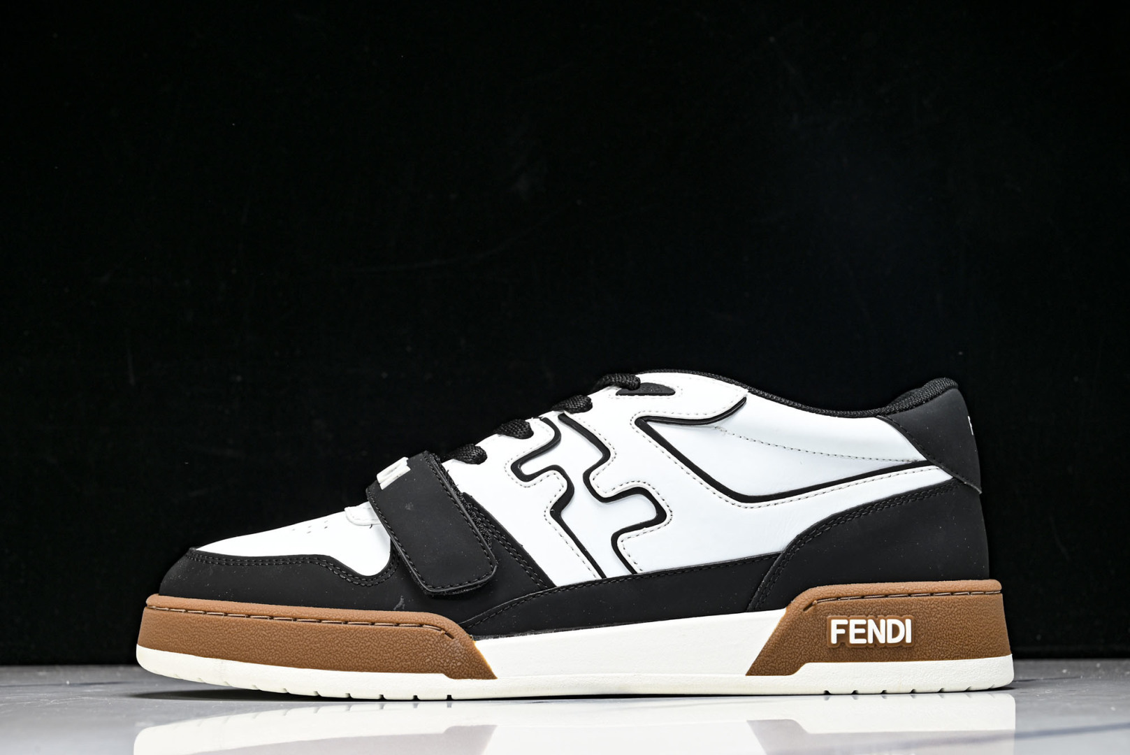 芬迪 EUR:36-46 偏大一码P:500纯原-FENDI 芬迪男女鞋 Flair 图案穿孔经典系带运