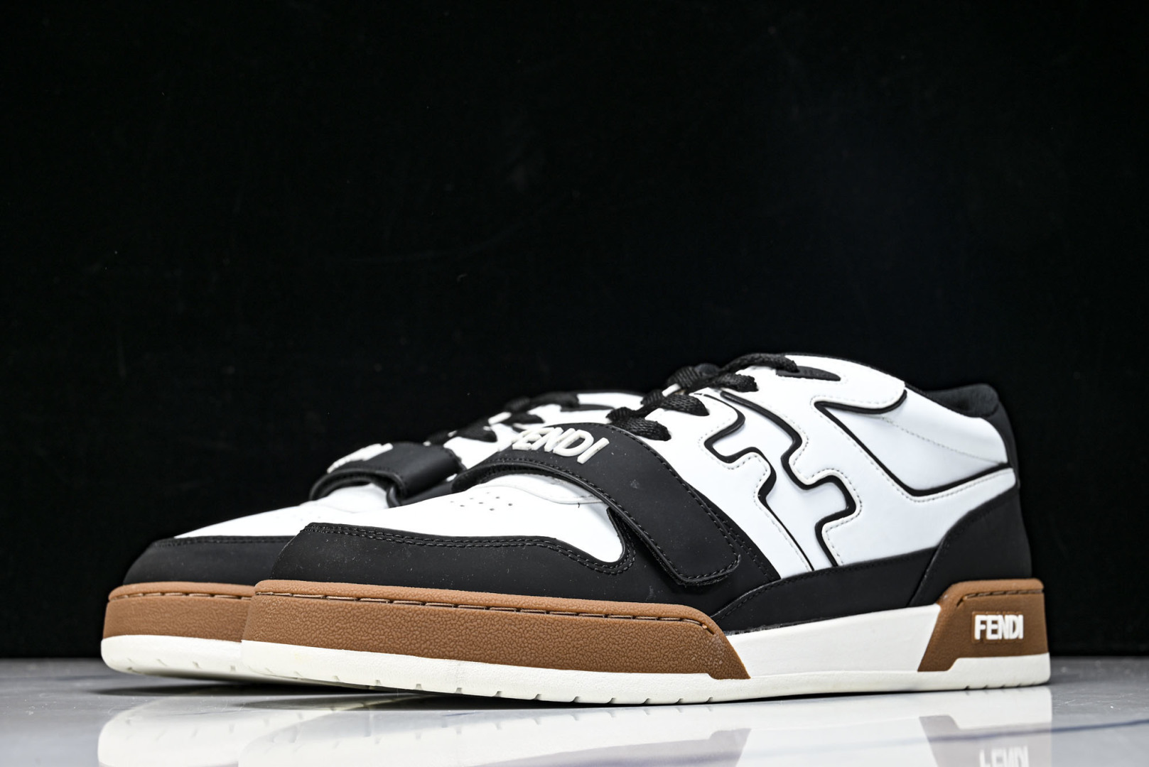 芬迪 EUR:36-46 偏大一码P:500纯原-FENDI 芬迪男女鞋 Flair 图案穿孔经典系带运