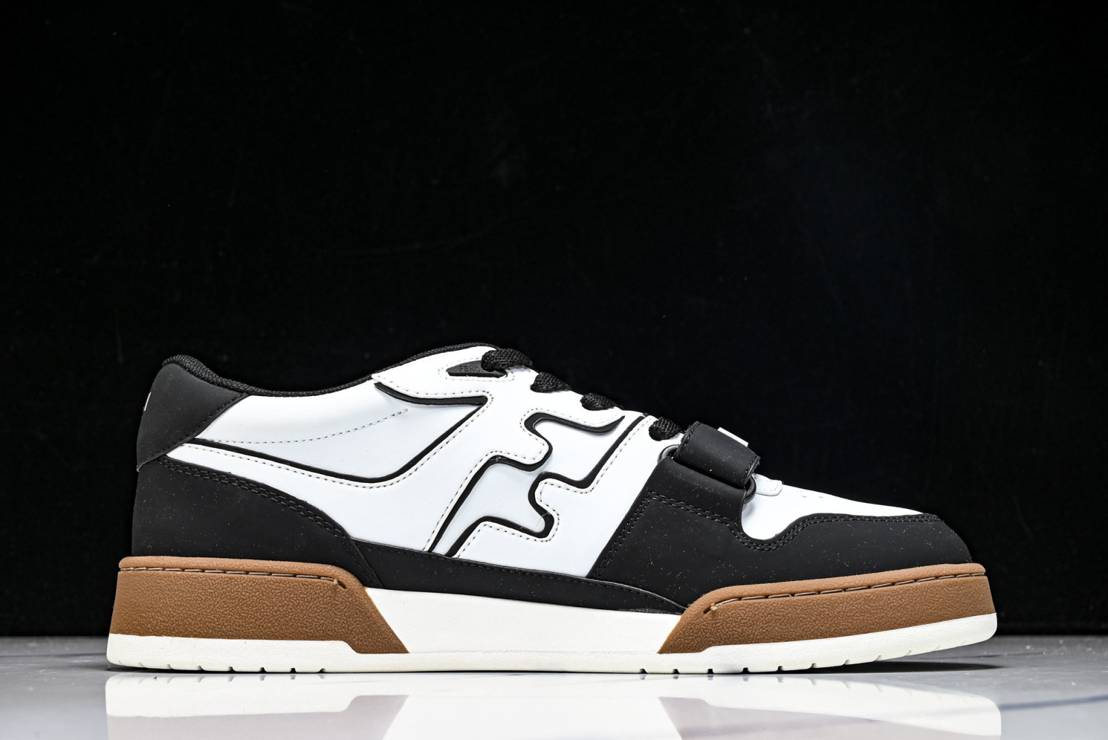 芬迪 EUR:36-46 偏大一码P:500纯原-FENDI 芬迪男女鞋 Flair 图案穿孔经典系带运