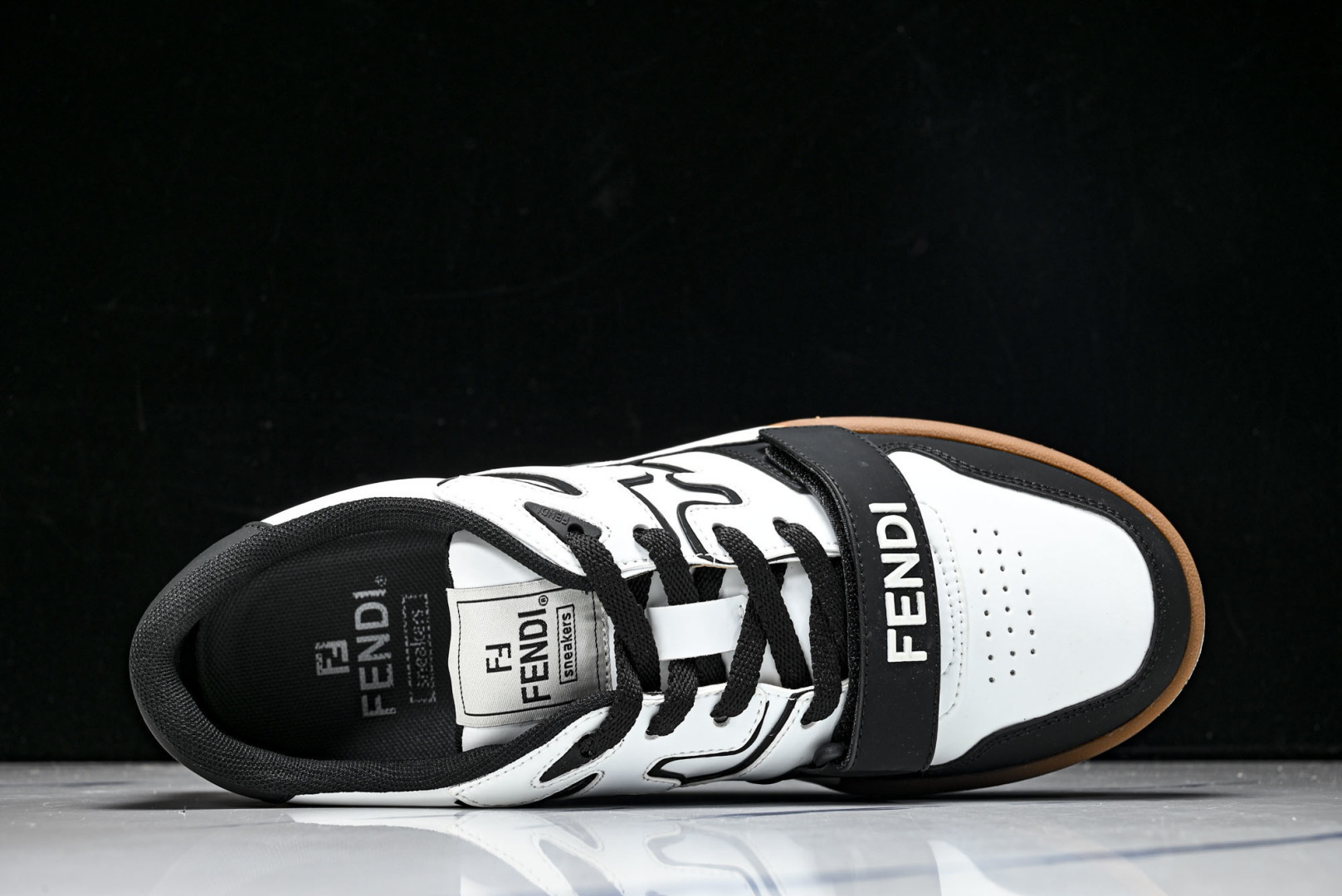 芬迪 EUR:36-46 偏大一码P:500纯原-FENDI 芬迪男女鞋 Flair 图案穿孔经典系带运