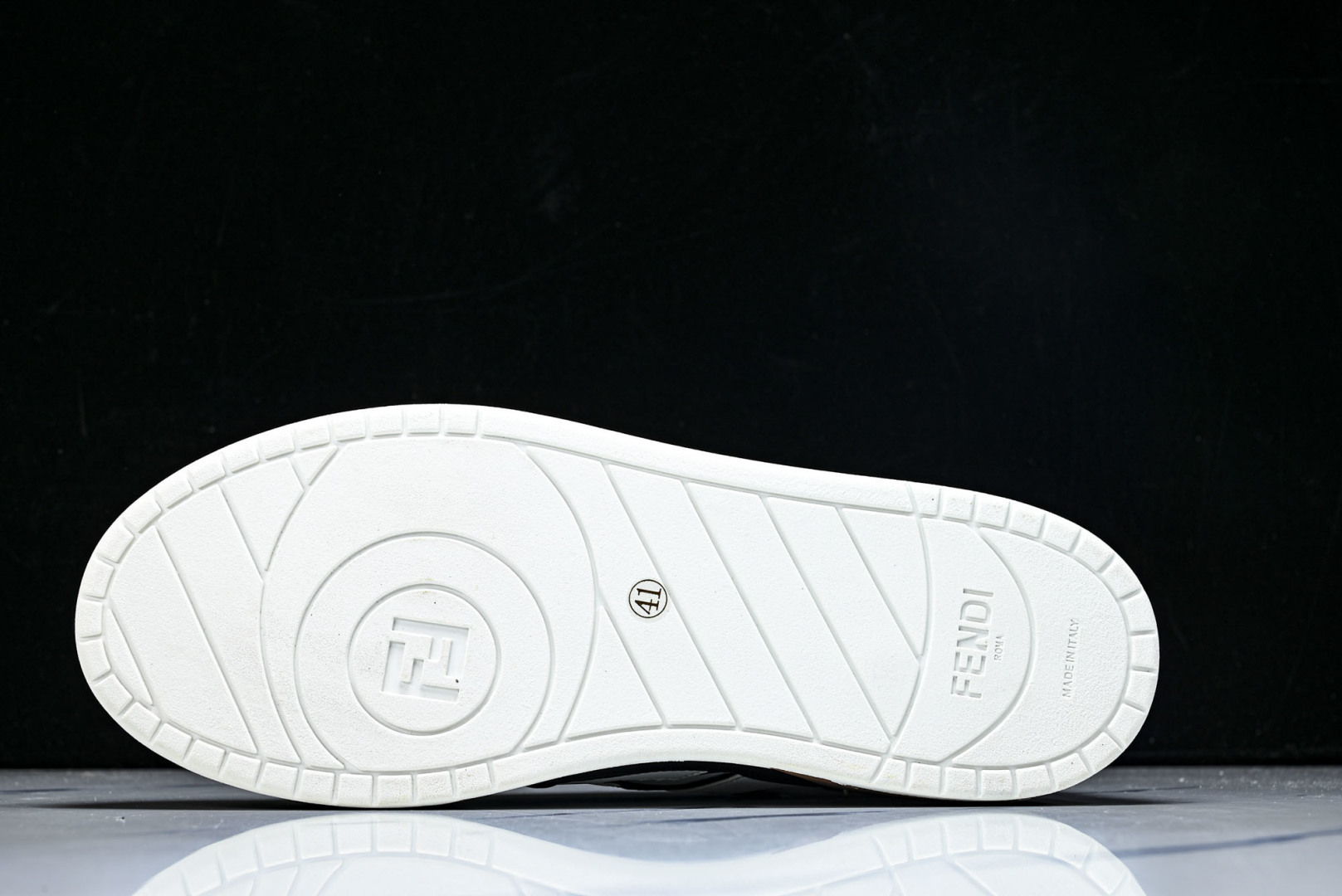 芬迪 EUR:36-46 偏大一码P:500纯原-FENDI 芬迪男女鞋 Flair 图案穿孔经典系带运