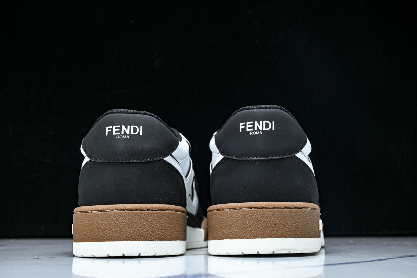芬迪 EUR:36-46 偏大一码P:500纯原-FENDI 芬迪男女鞋 Flair 图案穿孔经典系带运