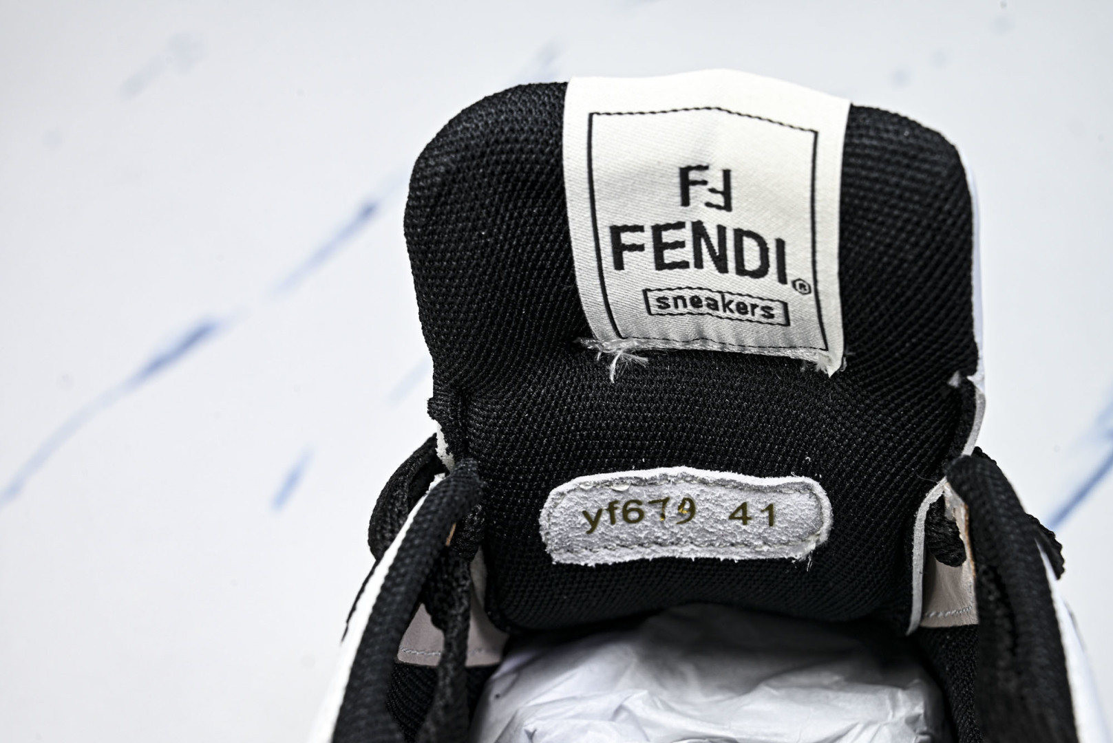 芬迪 EUR:36-46 偏大一码P:500纯原-FENDI 芬迪男女鞋 Flair 图案穿孔经典系带运