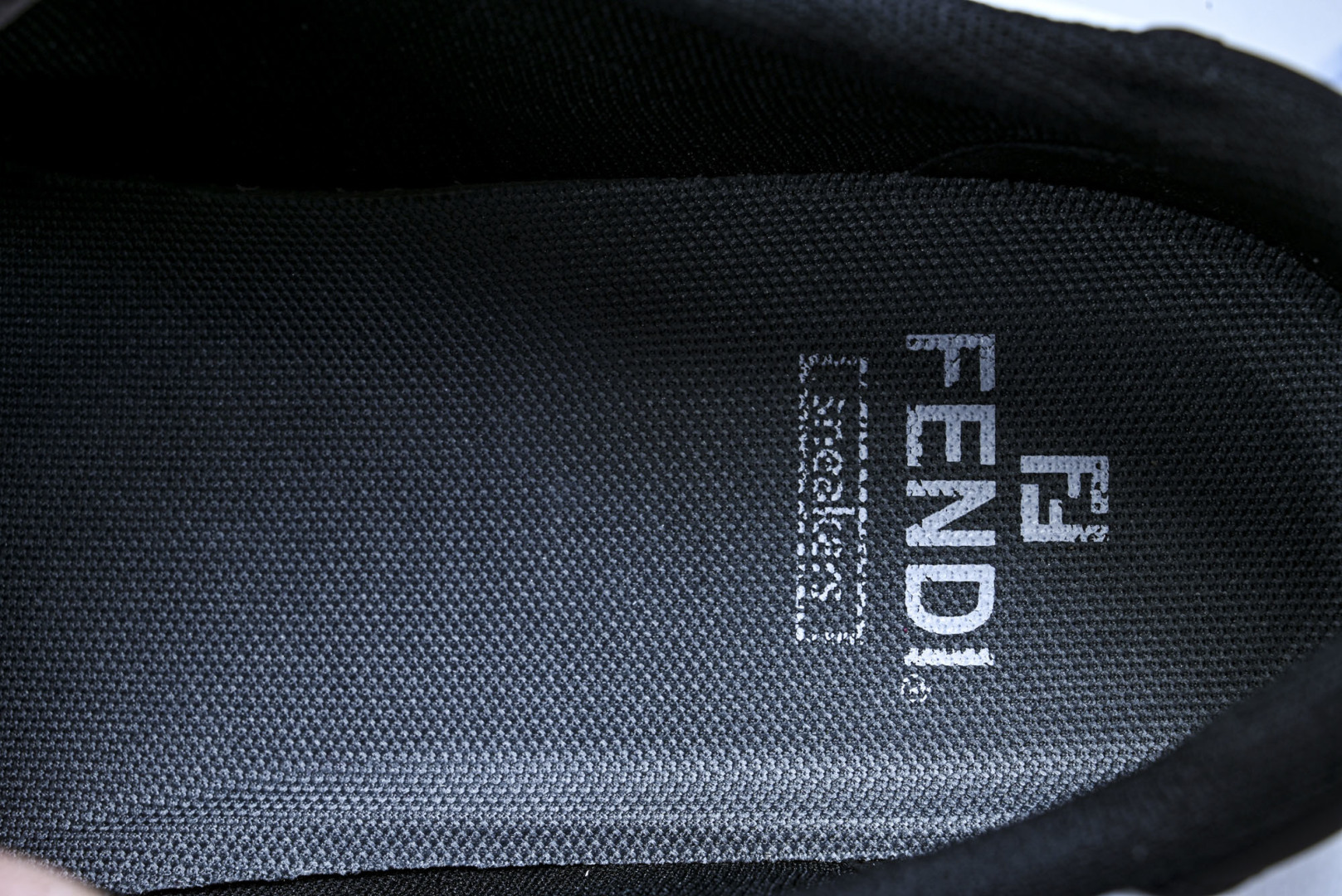 芬迪 EUR:36-46 偏大一码P:500纯原-FENDI 芬迪男女鞋 Flair 图案穿孔经典系带运