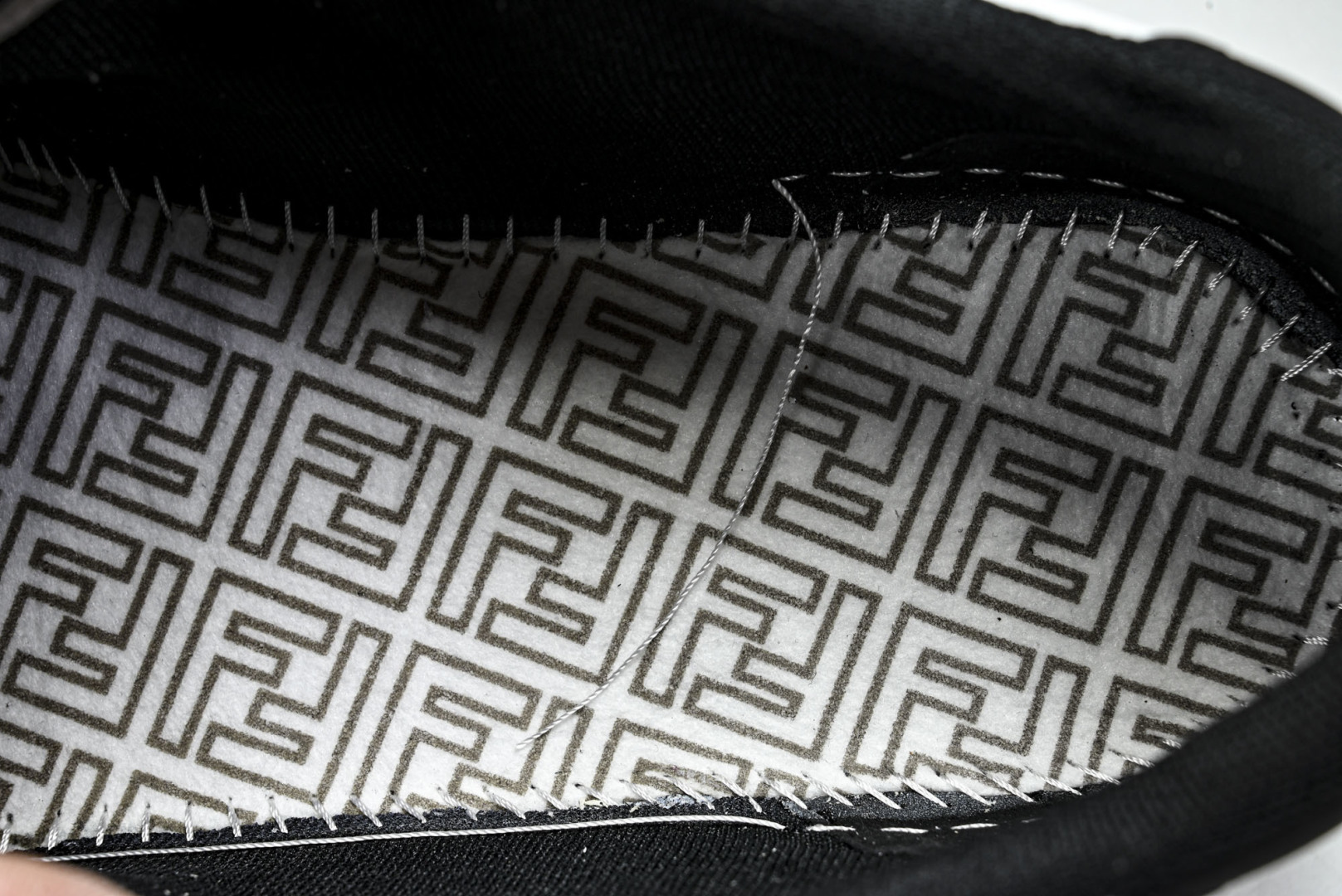 芬迪 EUR:36-46 偏大一码P:500纯原-FENDI 芬迪男女鞋 Flair 图案穿孔经典系带运