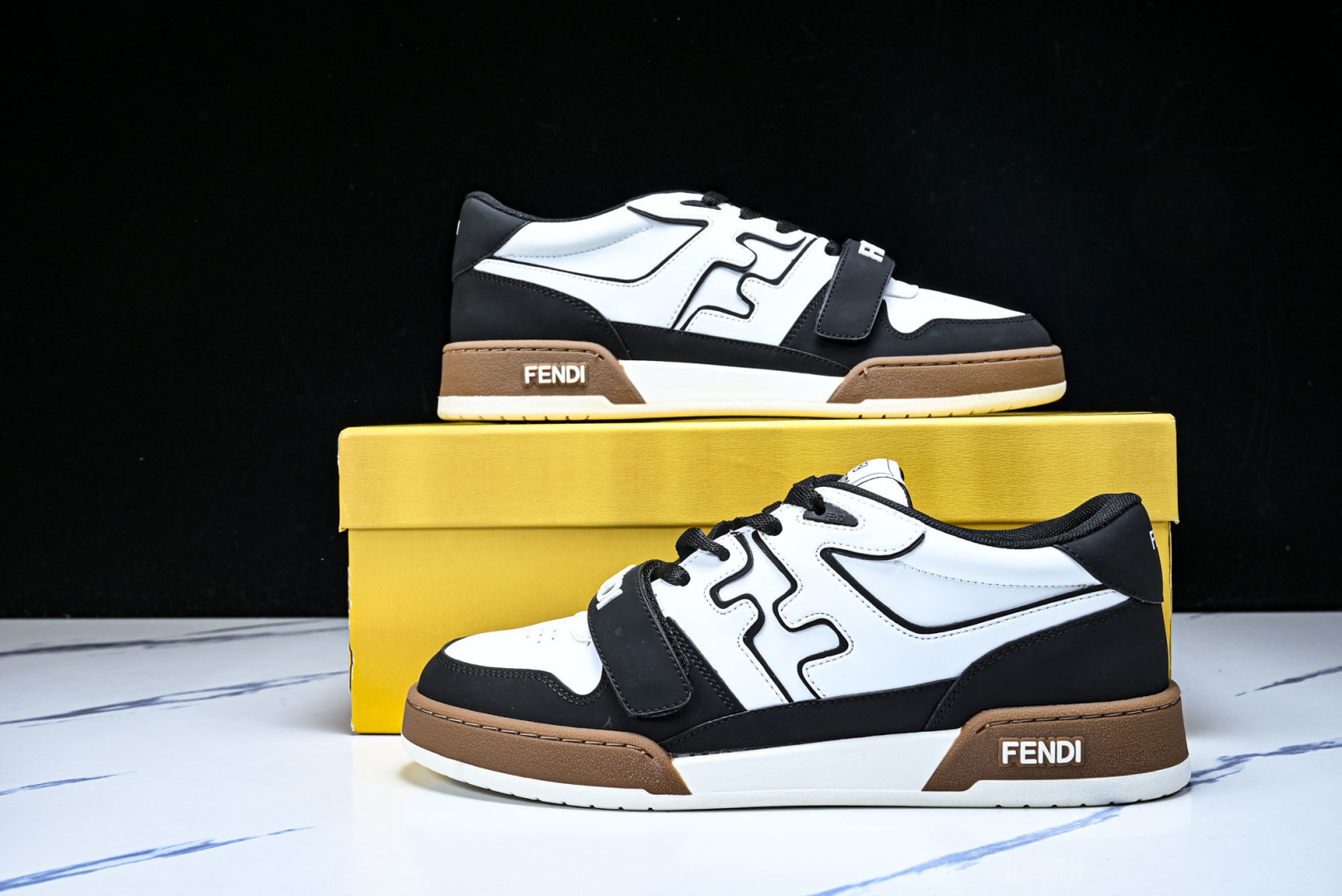 芬迪 EUR:36-46 偏大一码P:500纯原-FENDI 芬迪男女鞋 Flair 图案穿孔经典系带运