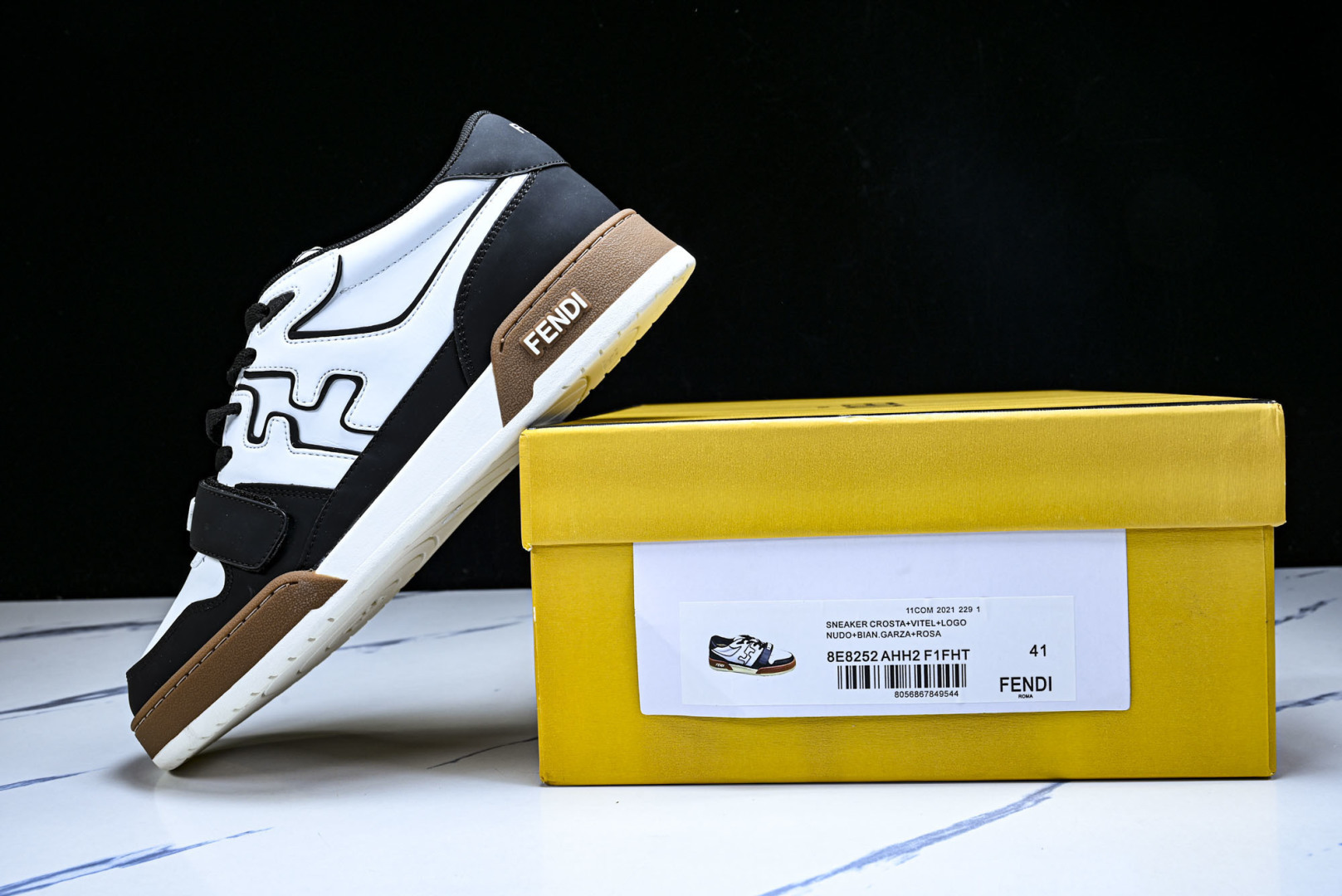 芬迪 EUR:36-46 偏大一码P:500纯原-FENDI 芬迪男女鞋 Flair 图案穿孔经典系带运