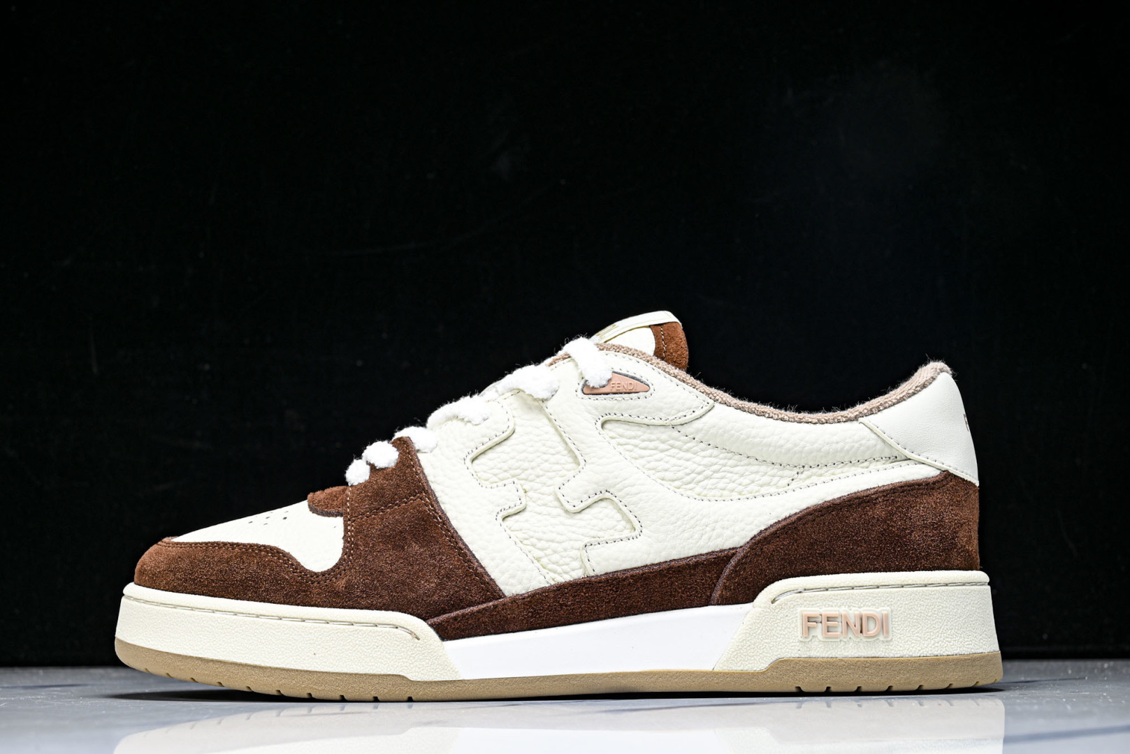 芬迪 EUR:36-46 偏大一码P:500纯原-FENDI 芬迪男女鞋 Flair 图案穿孔经典系带运