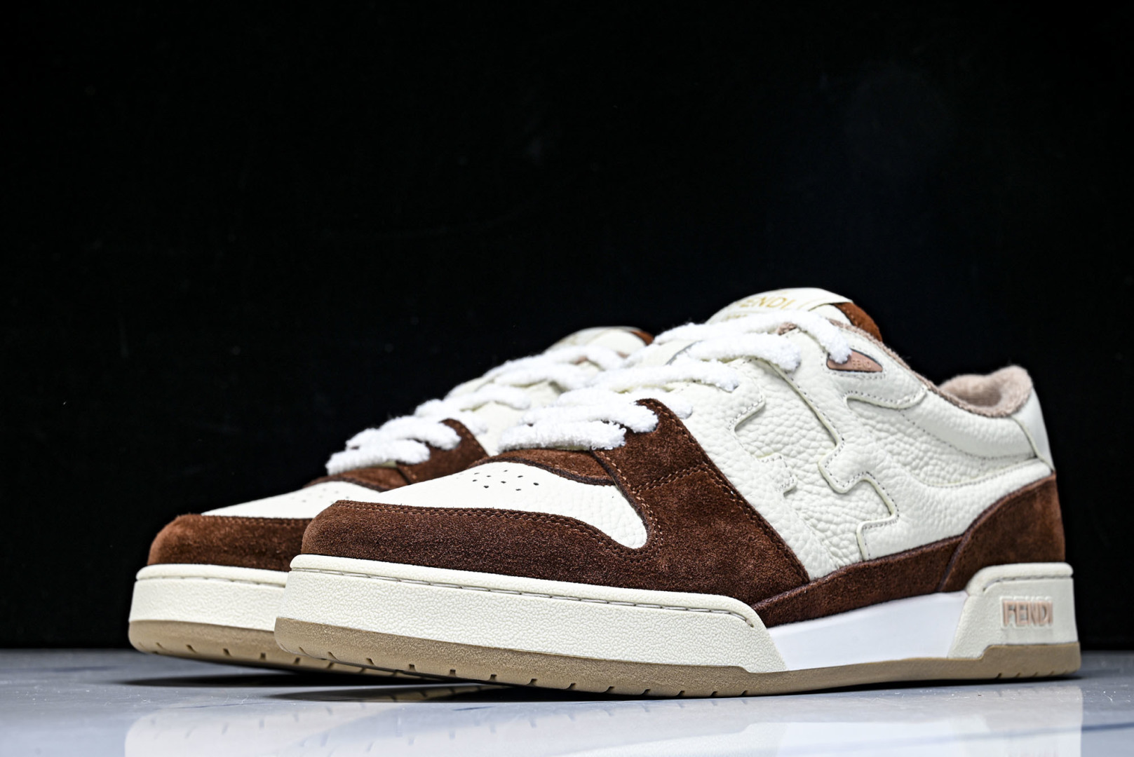 芬迪 EUR:36-46 偏大一码P:500纯原-FENDI 芬迪男女鞋 Flair 图案穿孔经典系带运