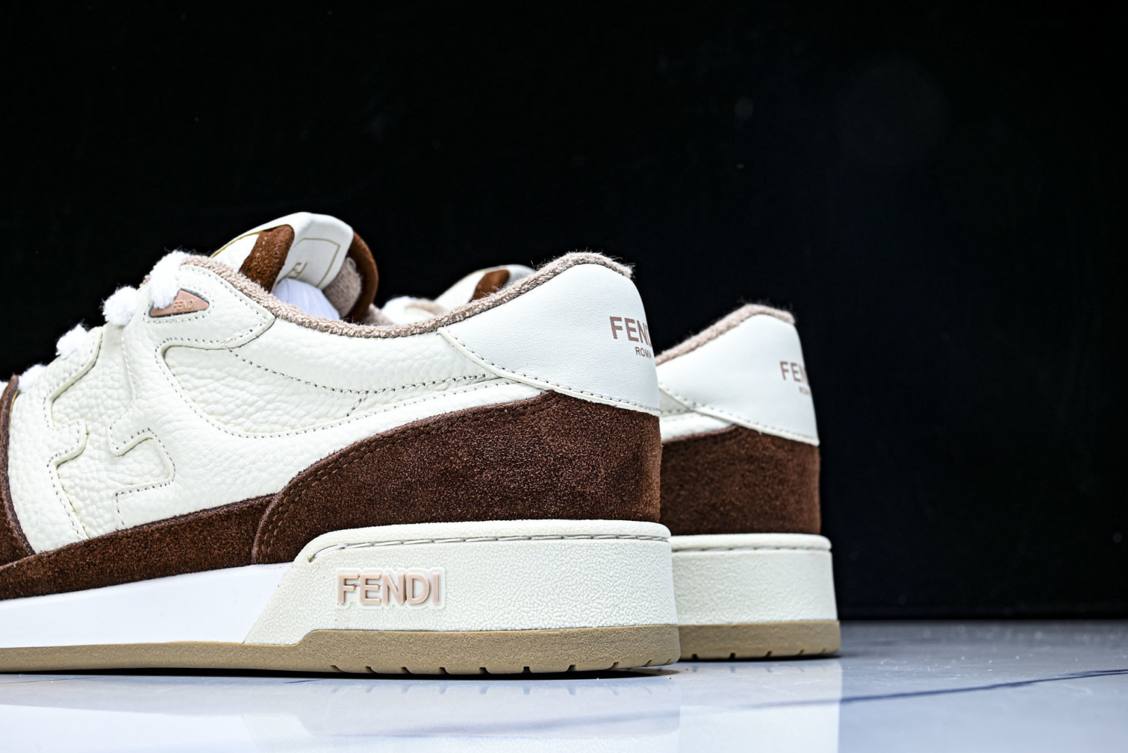 芬迪 EUR:36-46 偏大一码P:500纯原-FENDI 芬迪男女鞋 Flair 图案穿孔经典系带运