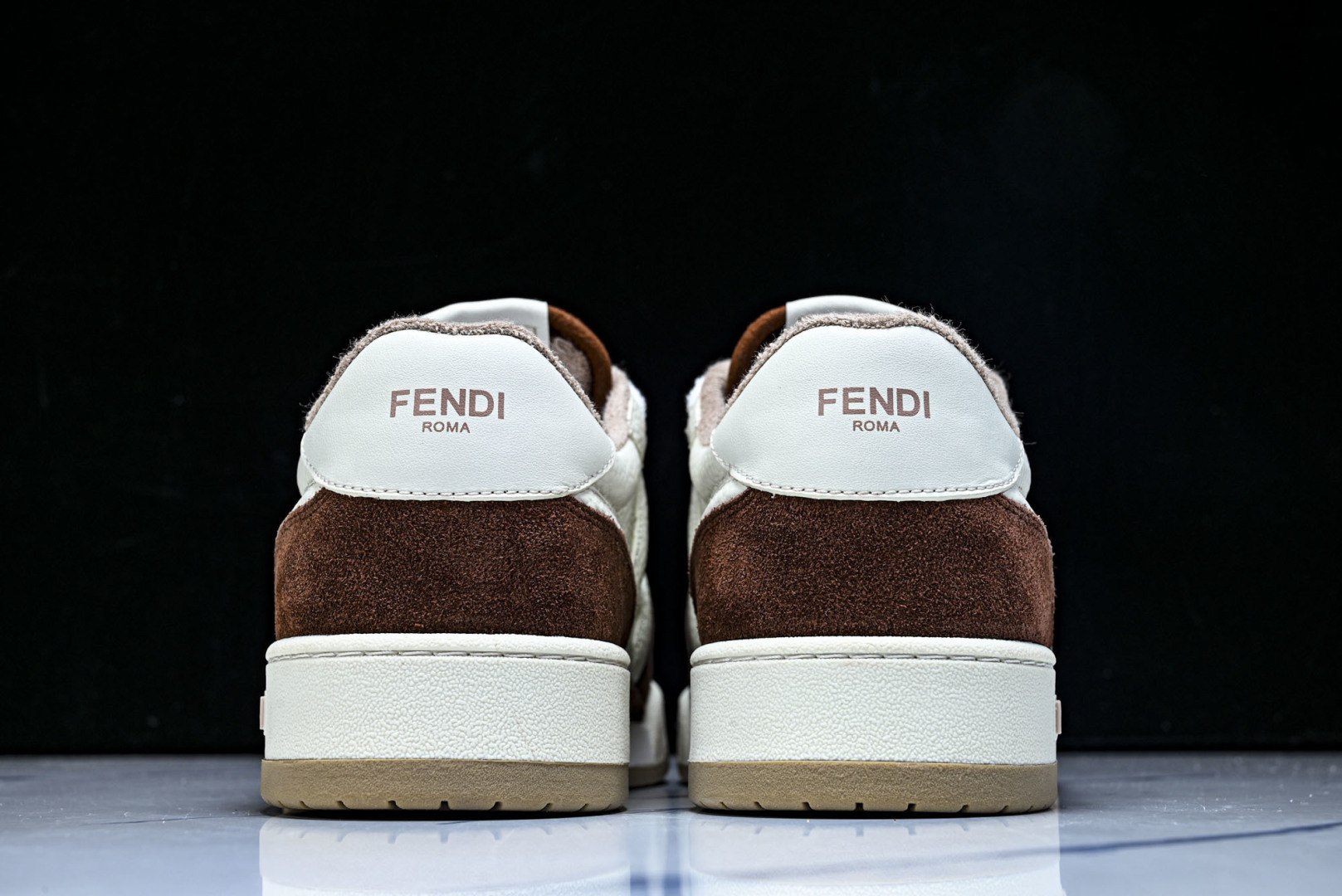 芬迪 EUR:36-46 偏大一码P:500纯原-FENDI 芬迪男女鞋 Flair 图案穿孔经典系带运