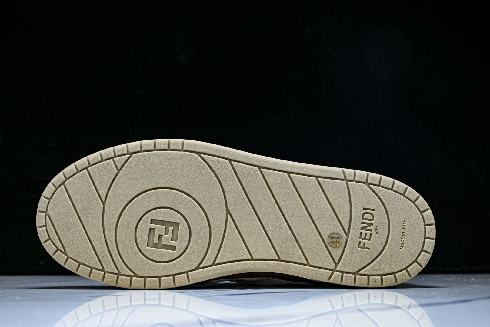 芬迪 EUR:36-46 偏大一码P:500纯原-FENDI 芬迪男女鞋 Flair 图案穿孔经典系带运